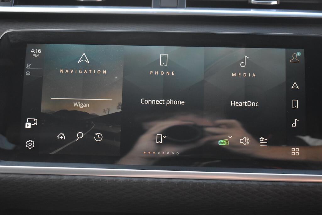 Land Rover Range Rover Velar view 61