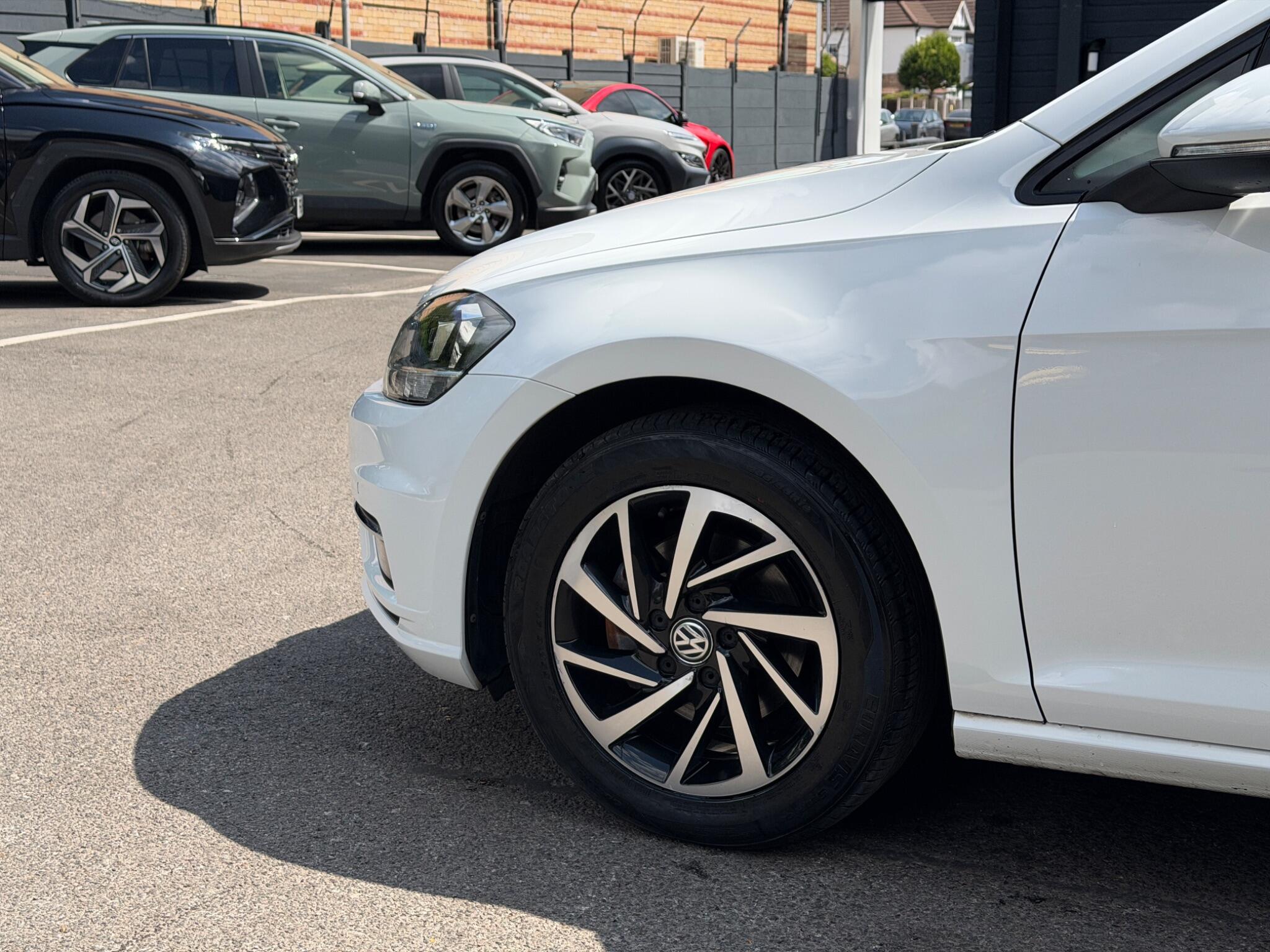 Volkswagen Golf view 13