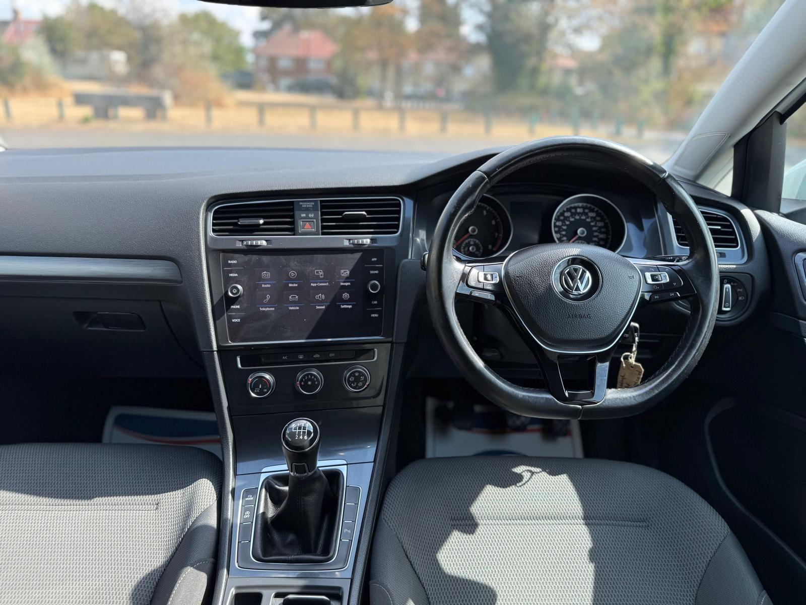 Volkswagen Golf view 17