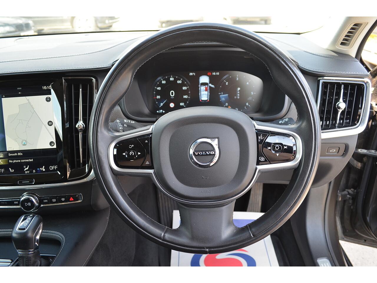 Volvo V90 Cross Country view 15