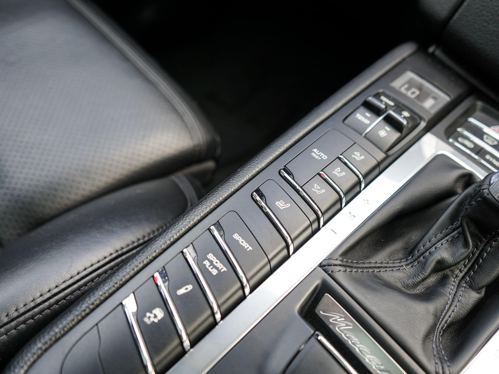 Porsche Macan view 28