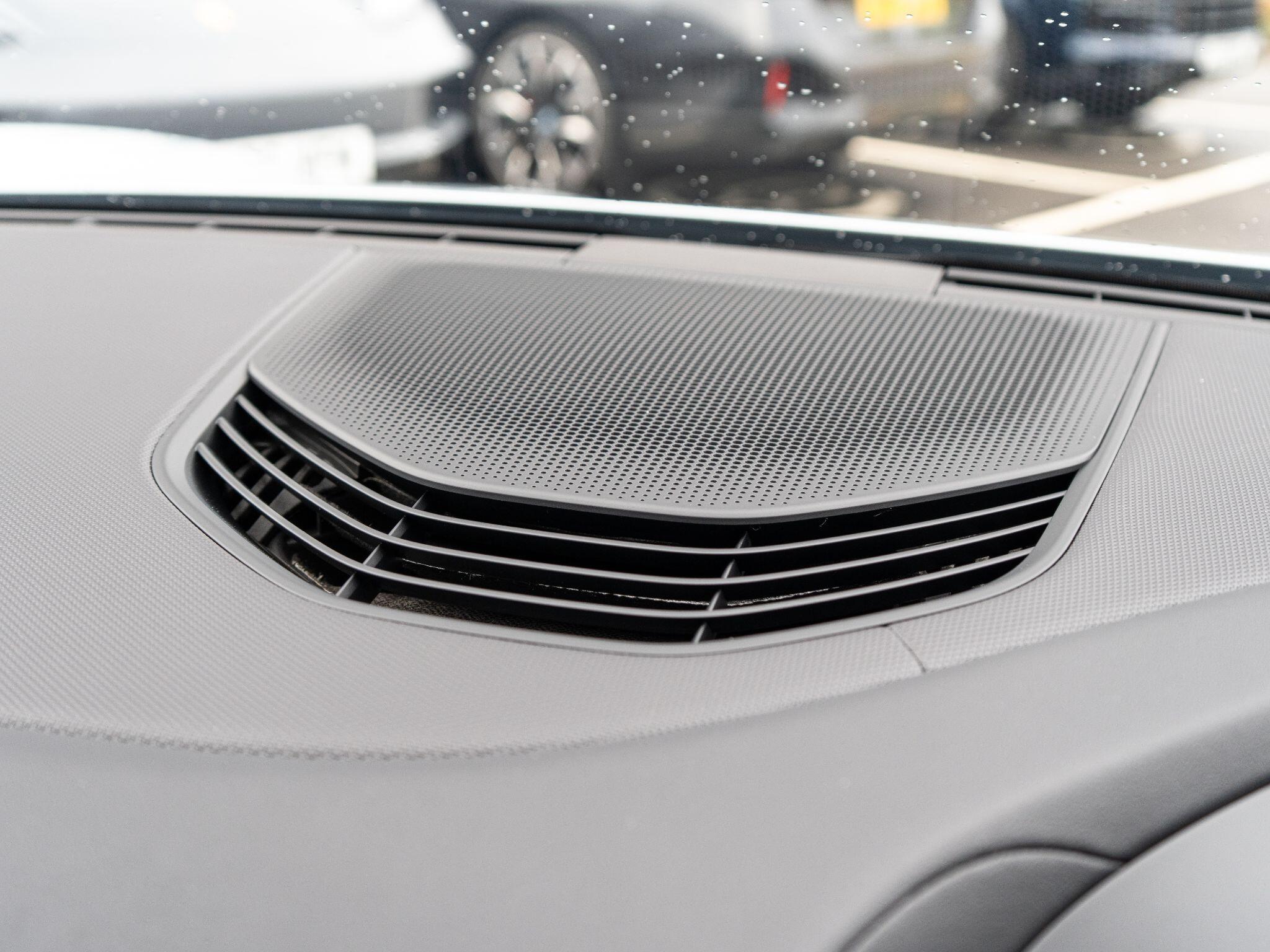 Porsche Taycan view 35