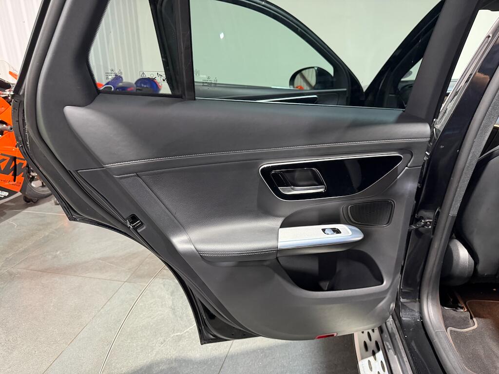 Mercedes-Benz GLC view 42