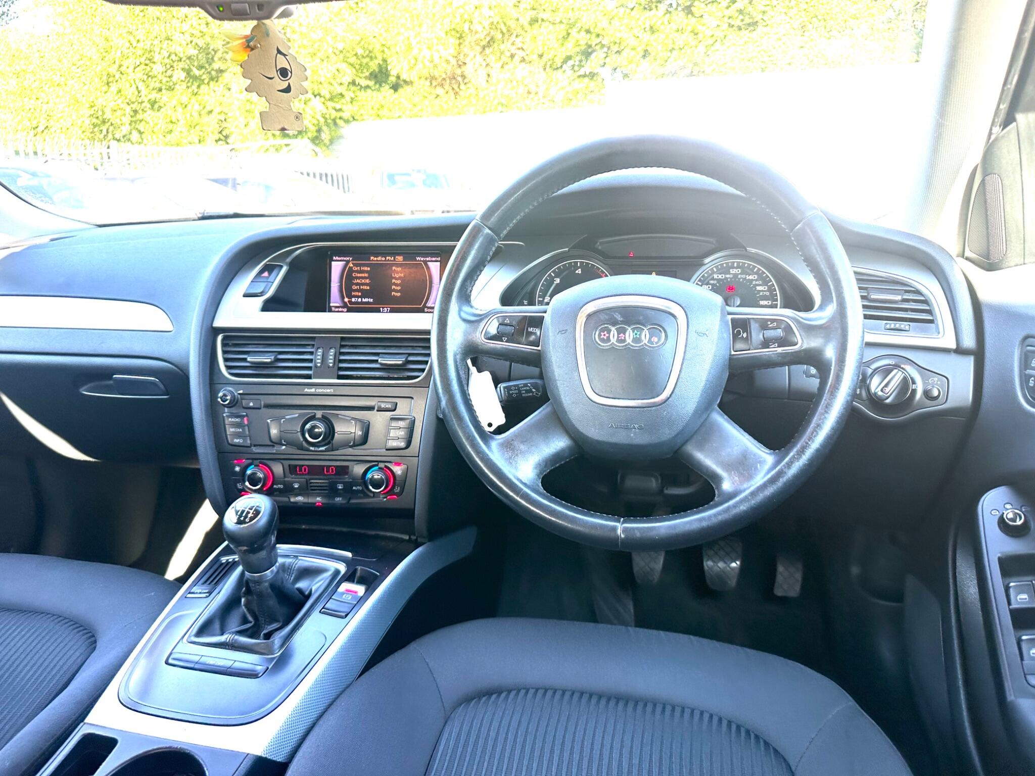 Audi A4 Avant view 19