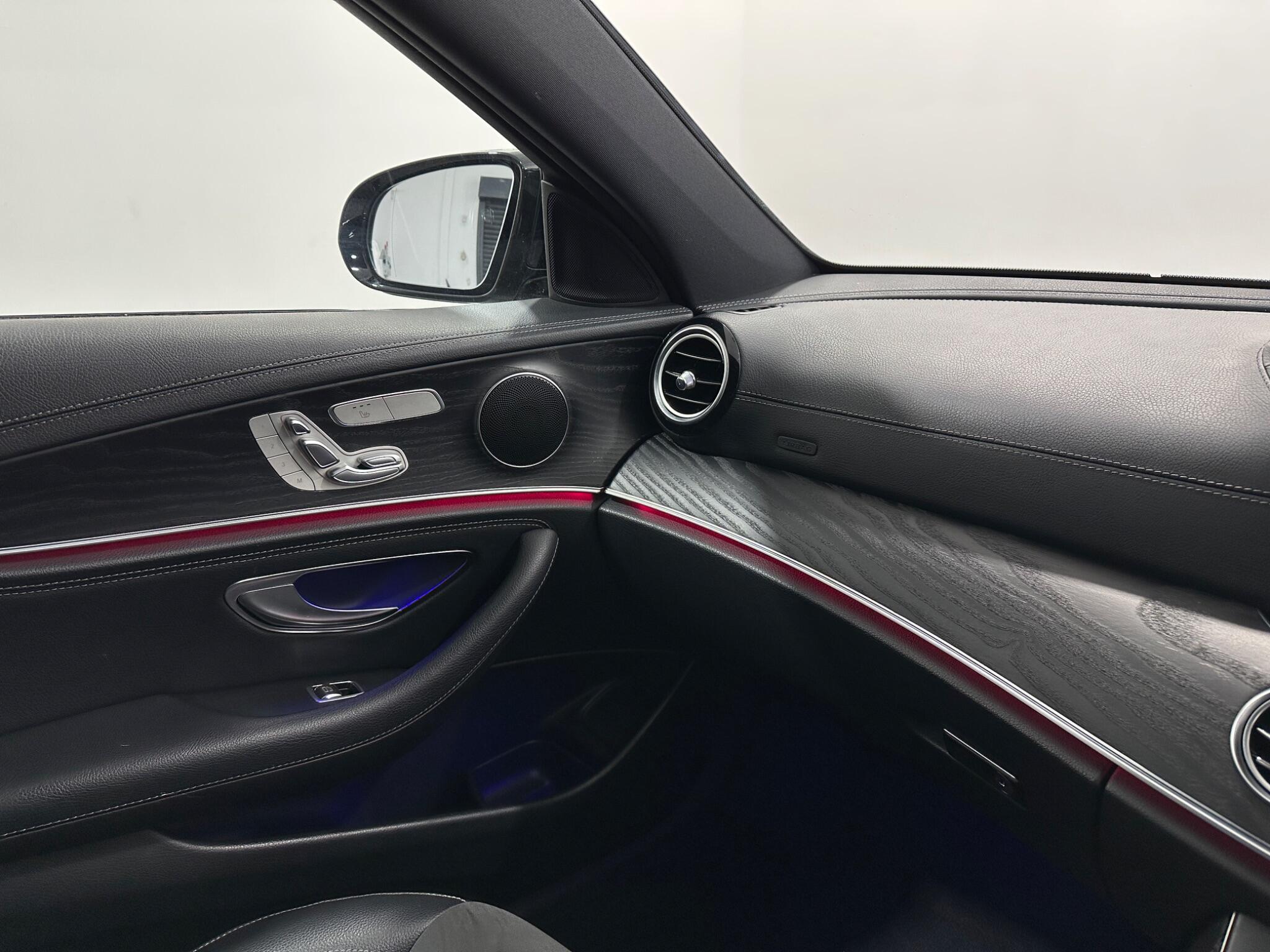 Mercedes-Benz E-Class view 29