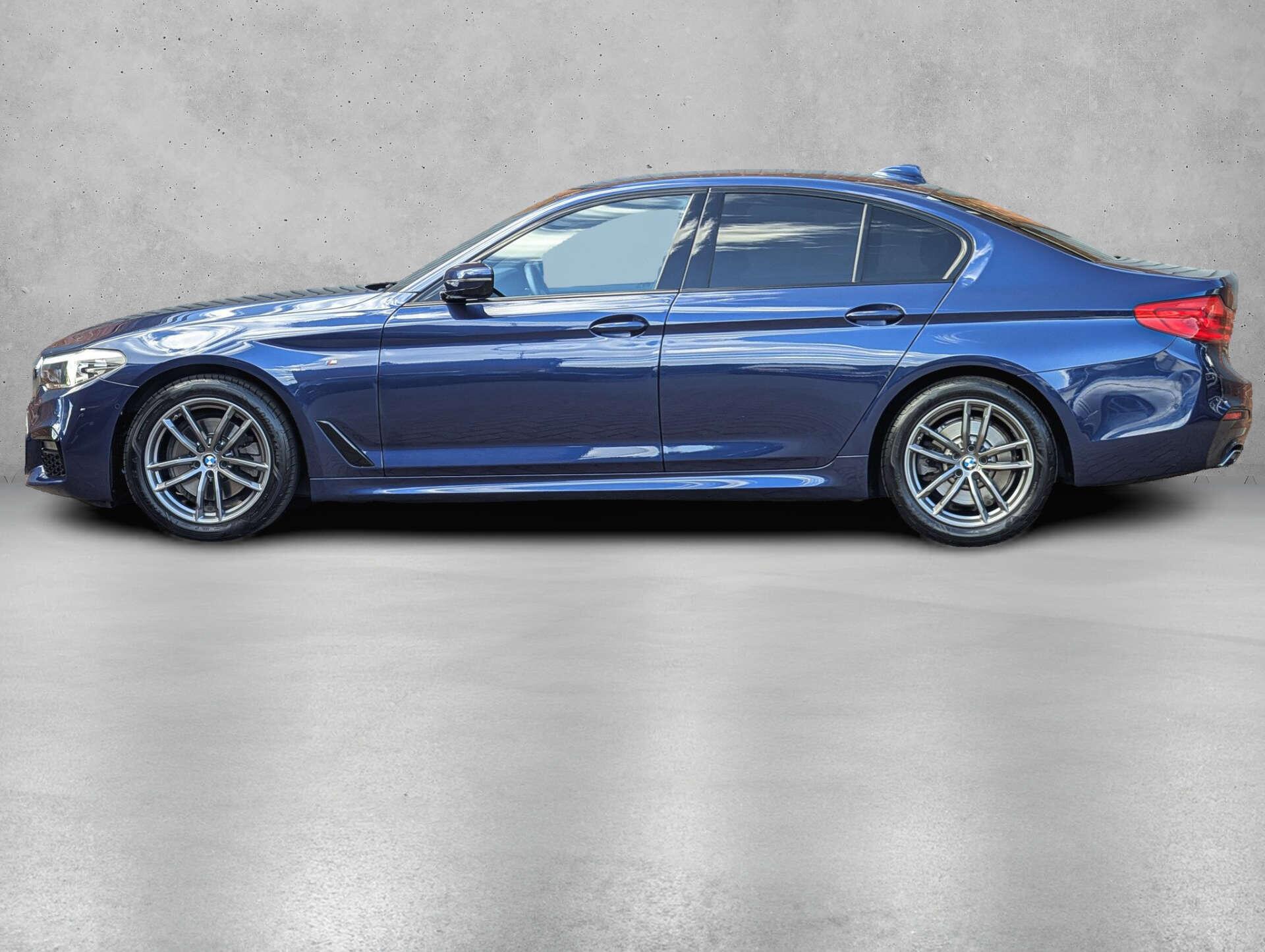 BMW 5 Series view 4