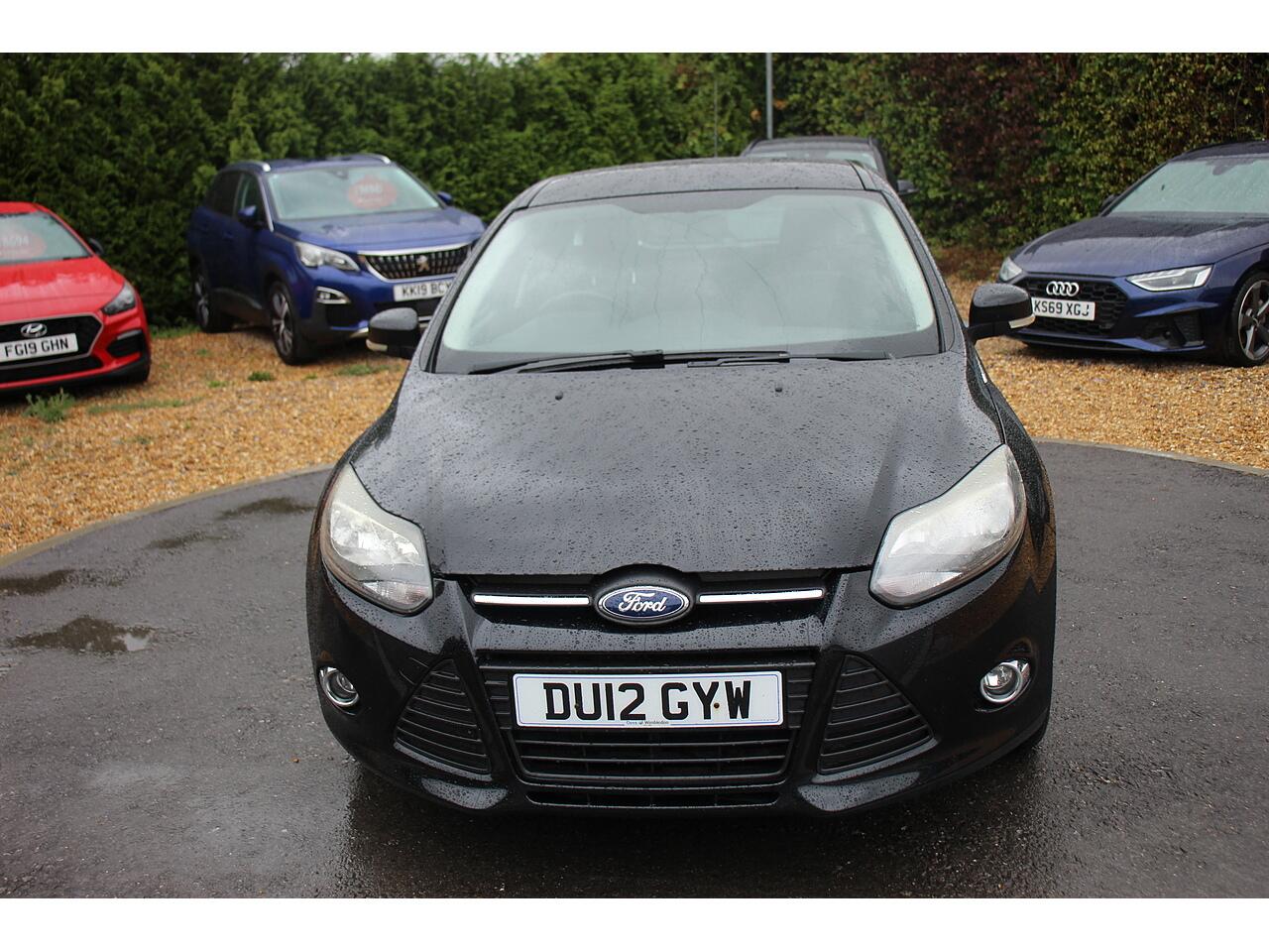 Ford Focus view 3
