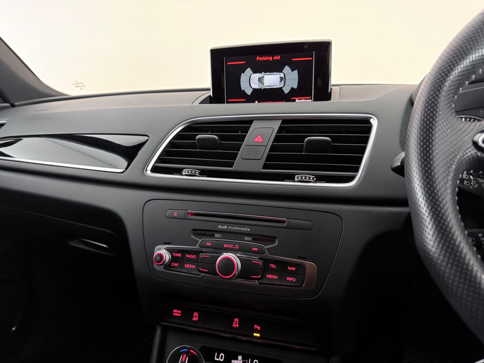 Audi Q3 view 28
