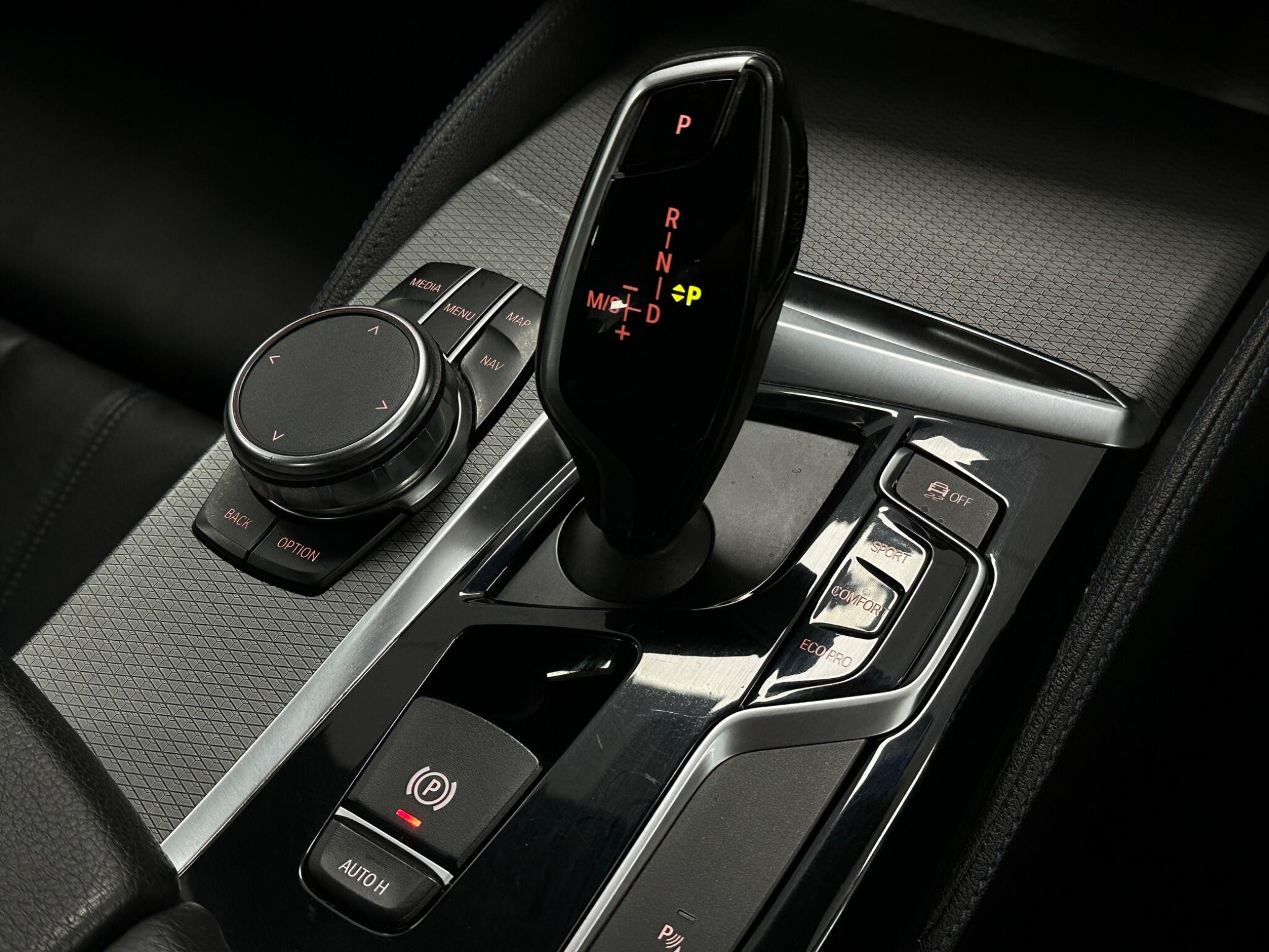 BMW 5 Series view 23