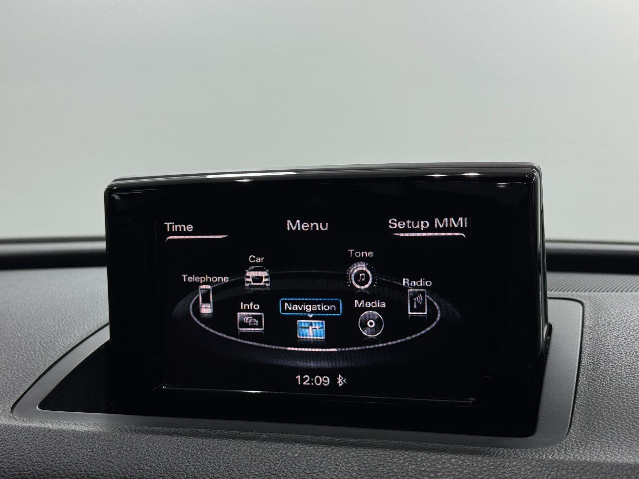 Audi Q3 view 30