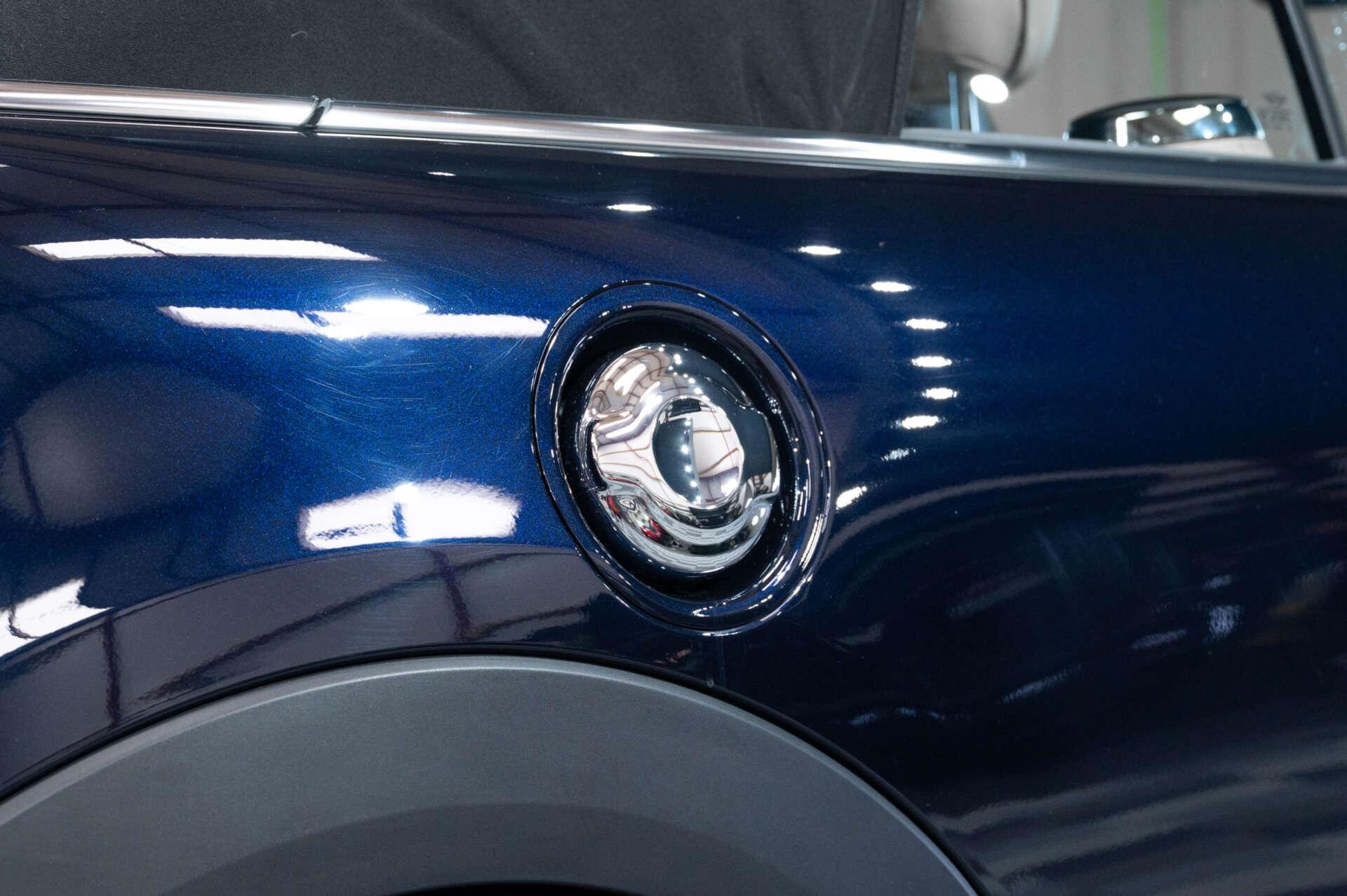 Mini Convertible view 33