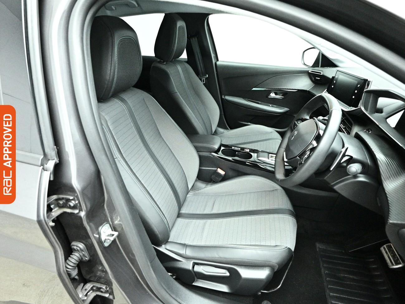 Peugeot 208 view 12