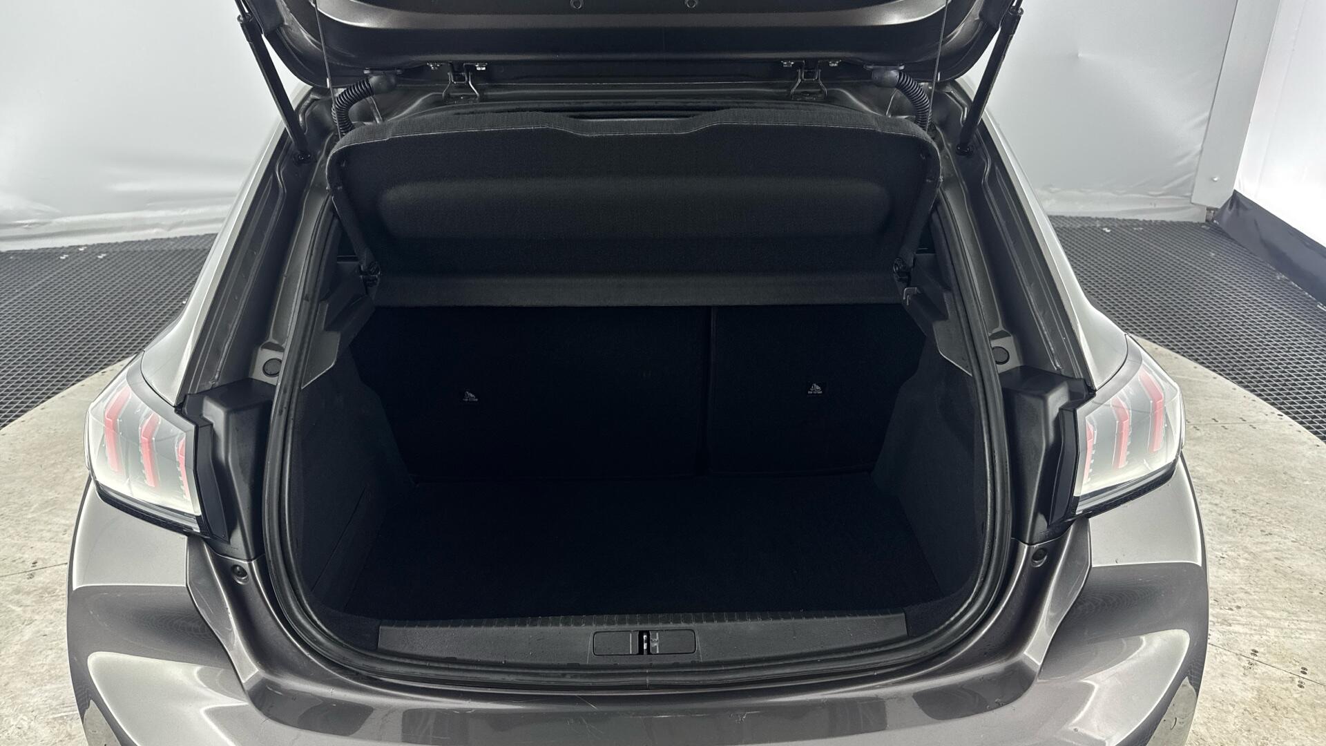Peugeot 208 view 15