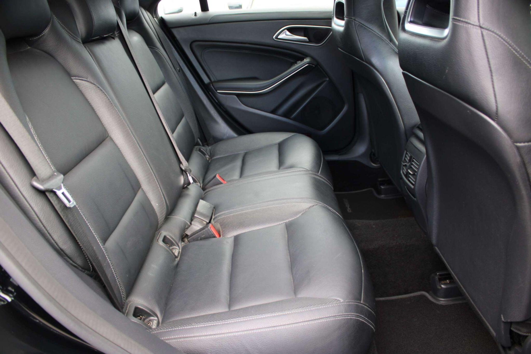 Mercedes-Benz Cla view 11