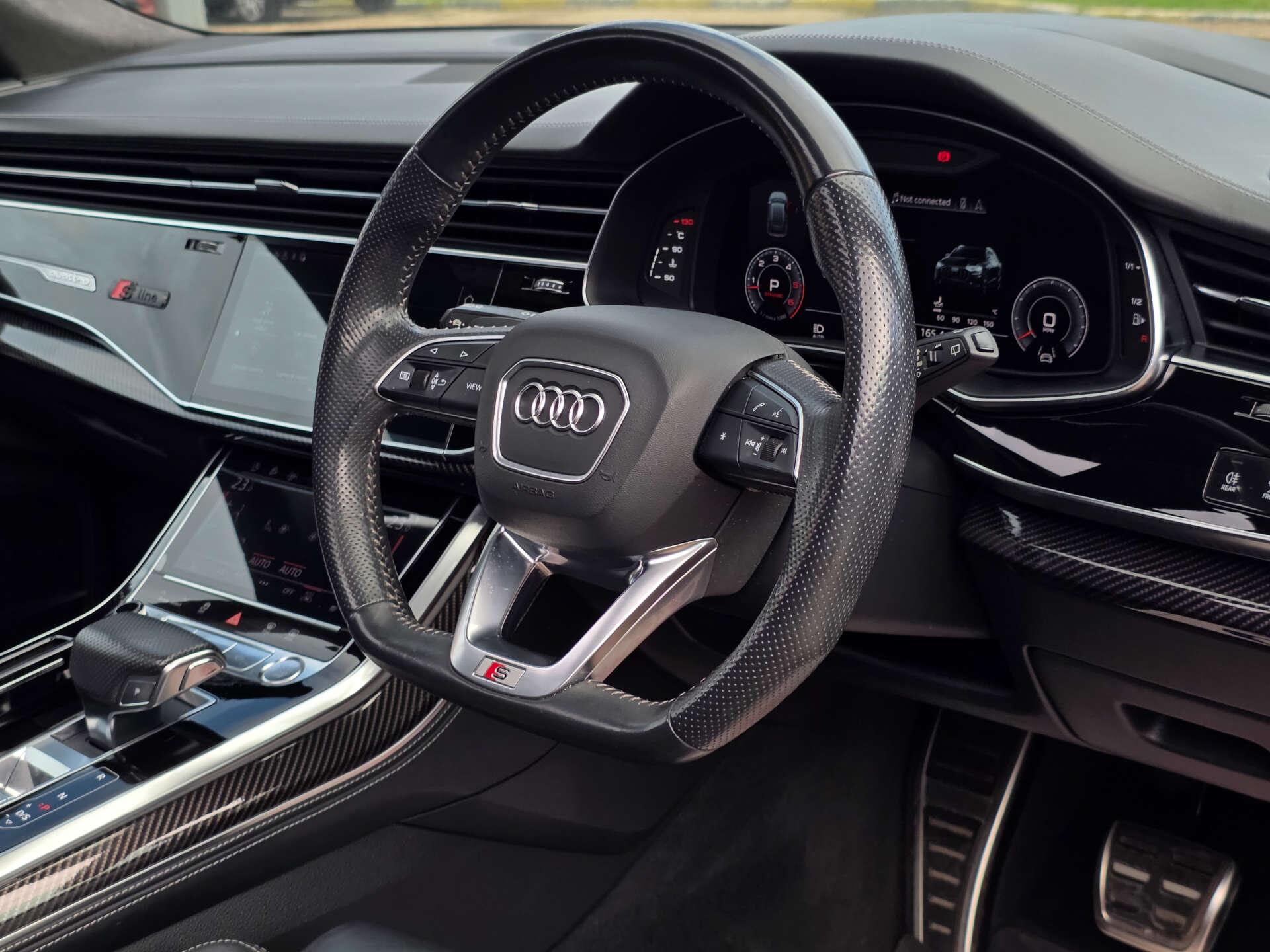 Audi Q8 view 19