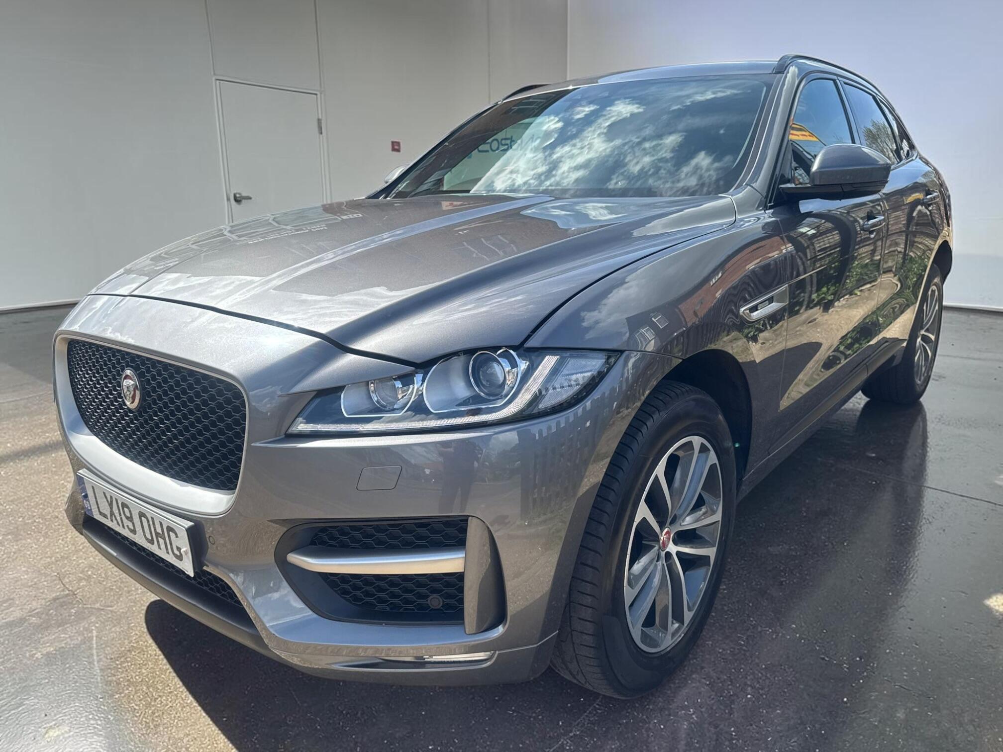 Jaguar F-Pace view 8