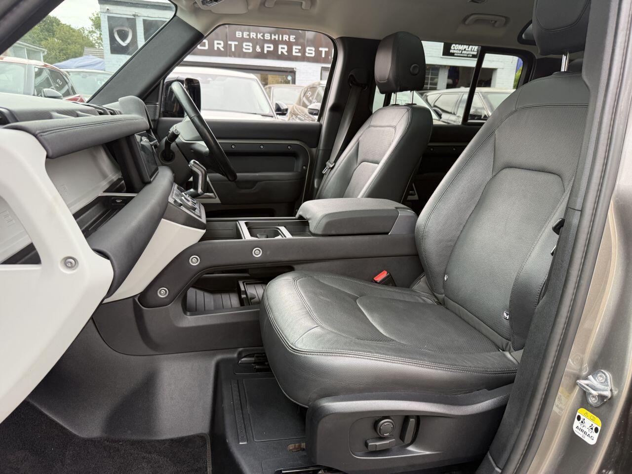 Land Rover Defender 110 view 15