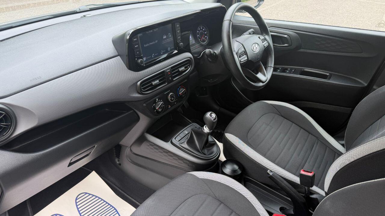 Hyundai i10 view 8