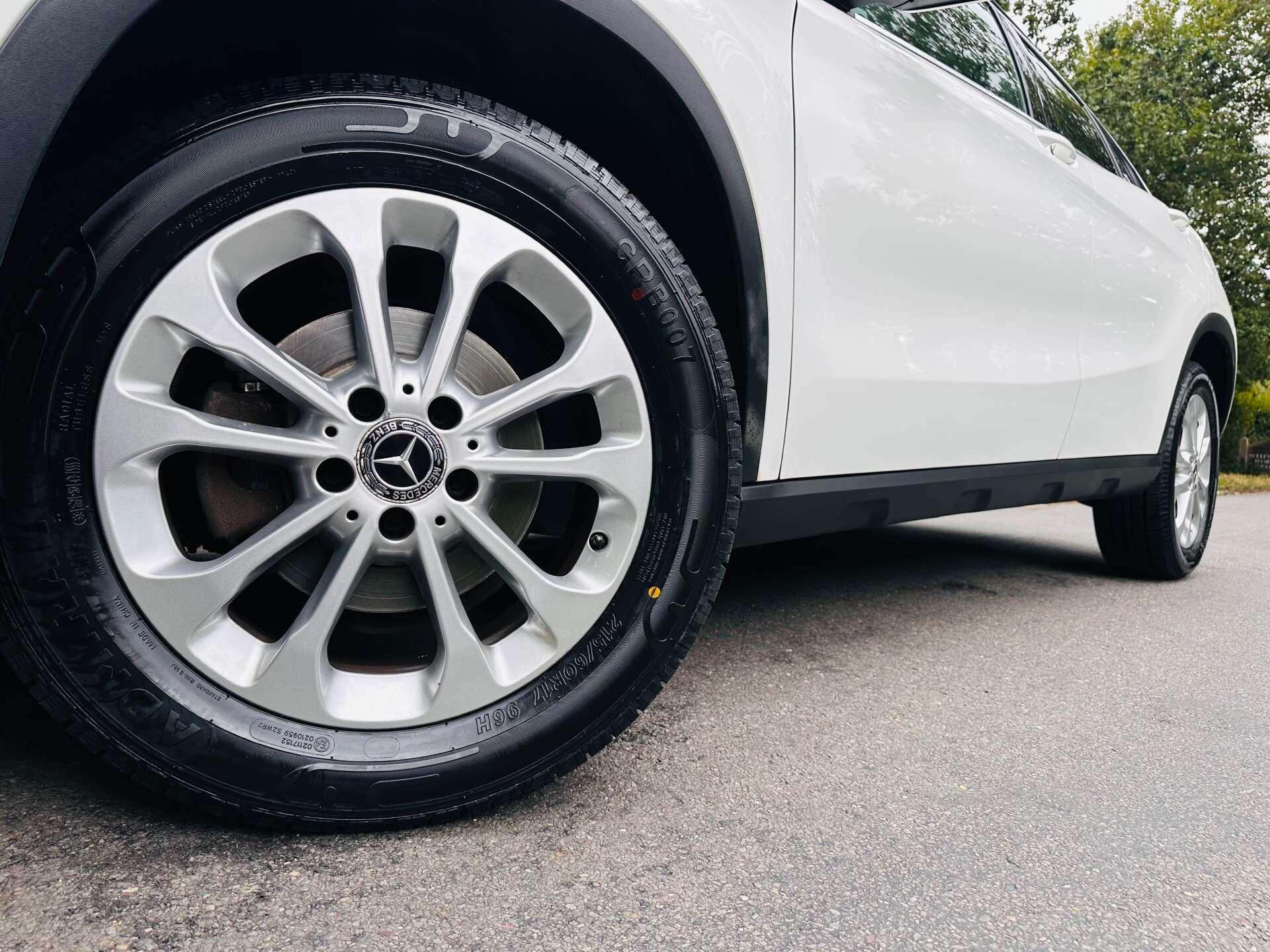 Mercedes-Benz Gla view 27