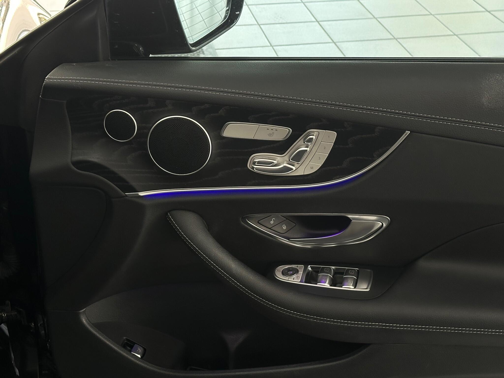 Mercedes-Benz E Class view 19