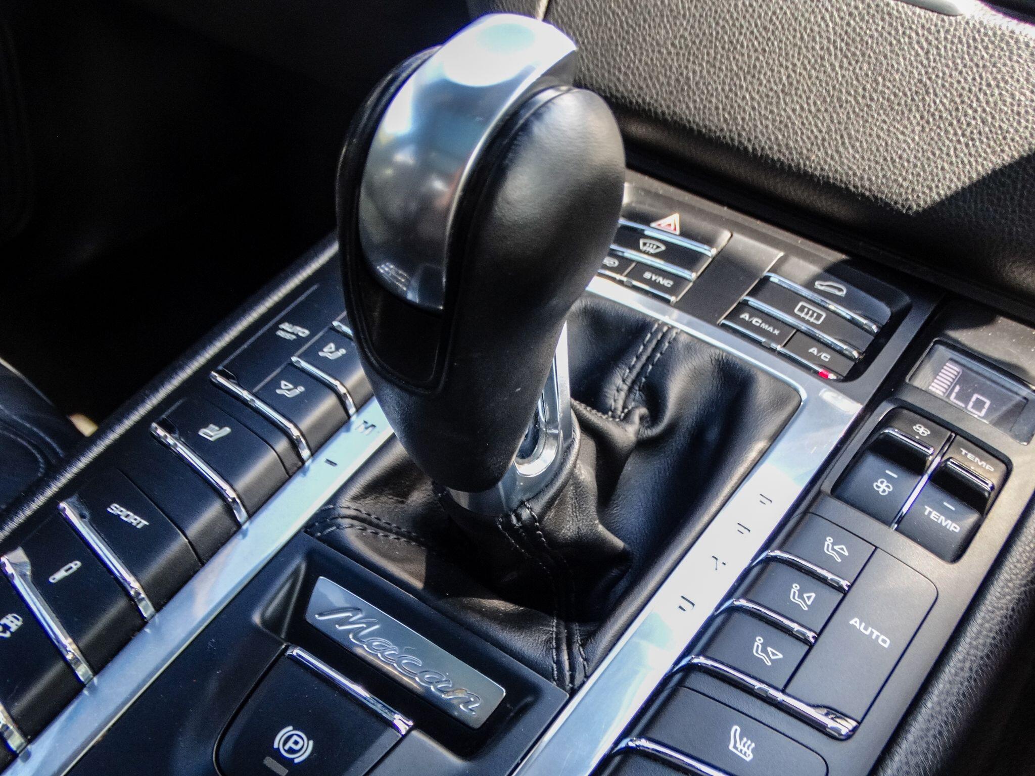 Porsche Macan view 23