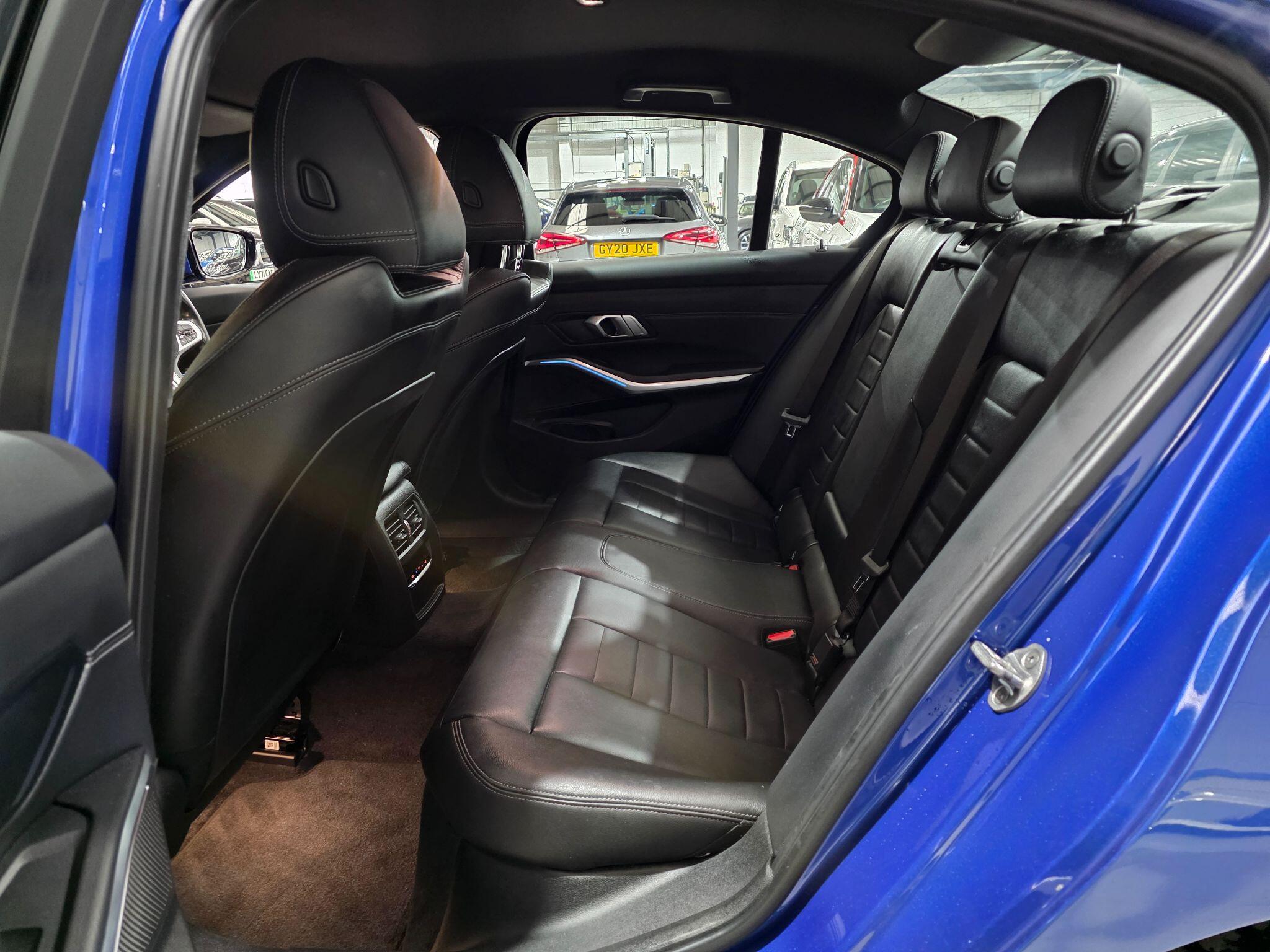 BMW 3 Series view 27