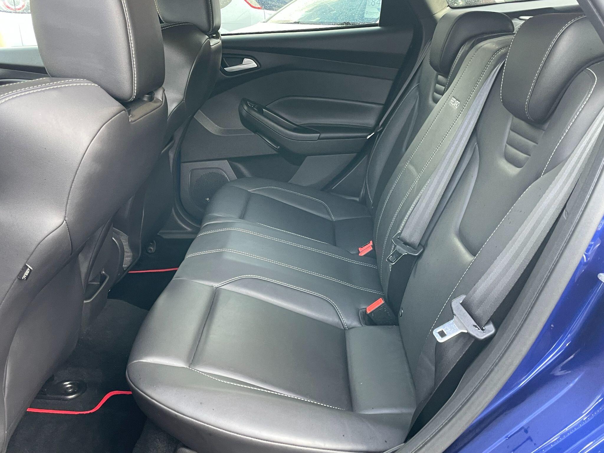 Ford Focus view 23