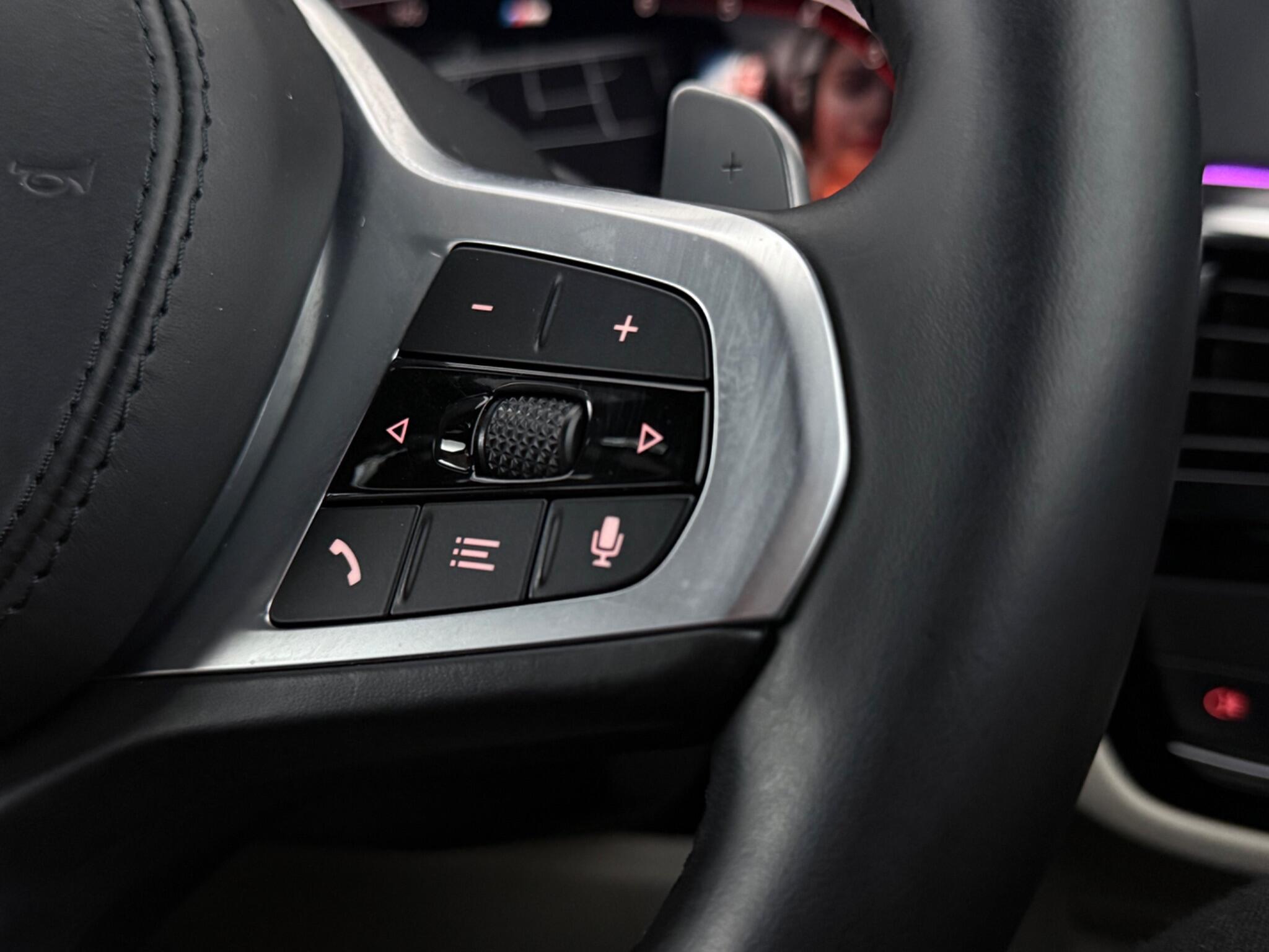 BMW 5 Series view 15