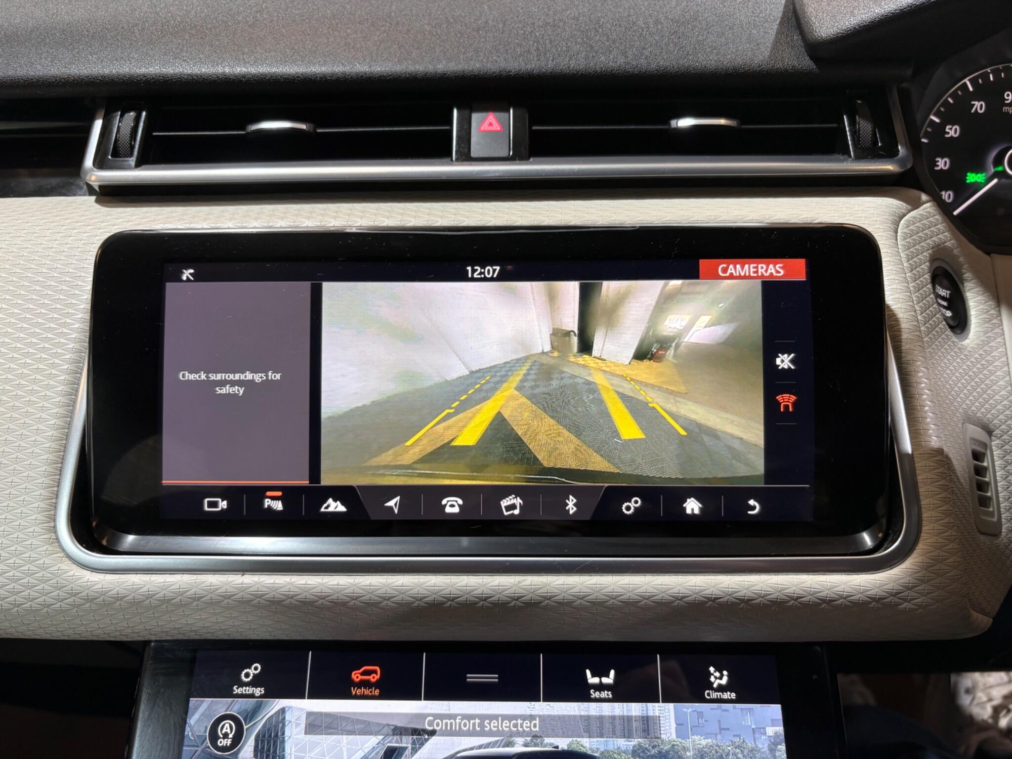 Land Rover Range Rover Velar view 5