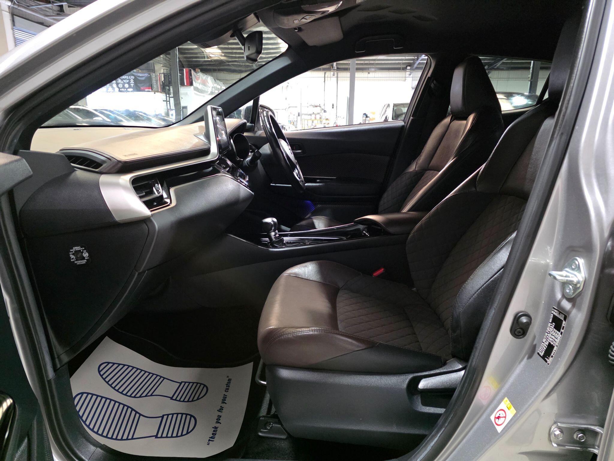 Toyota C-HR view 22