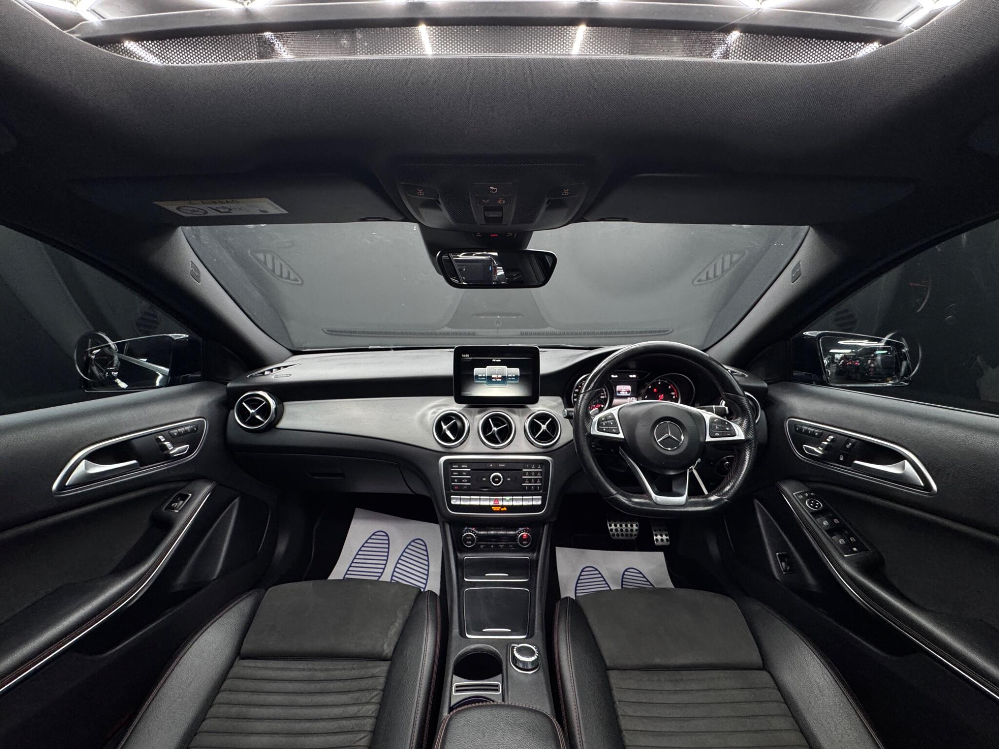Mercedes-Benz GLA view 17