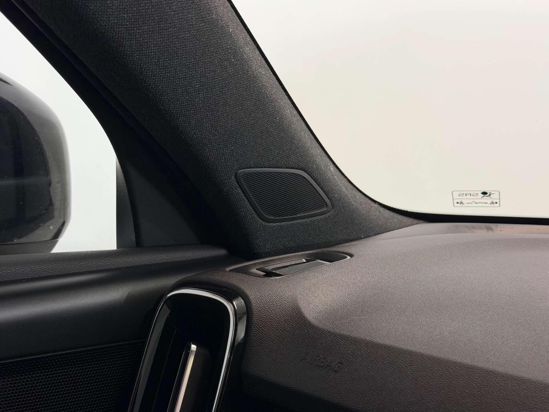 Volvo XC40 view 34