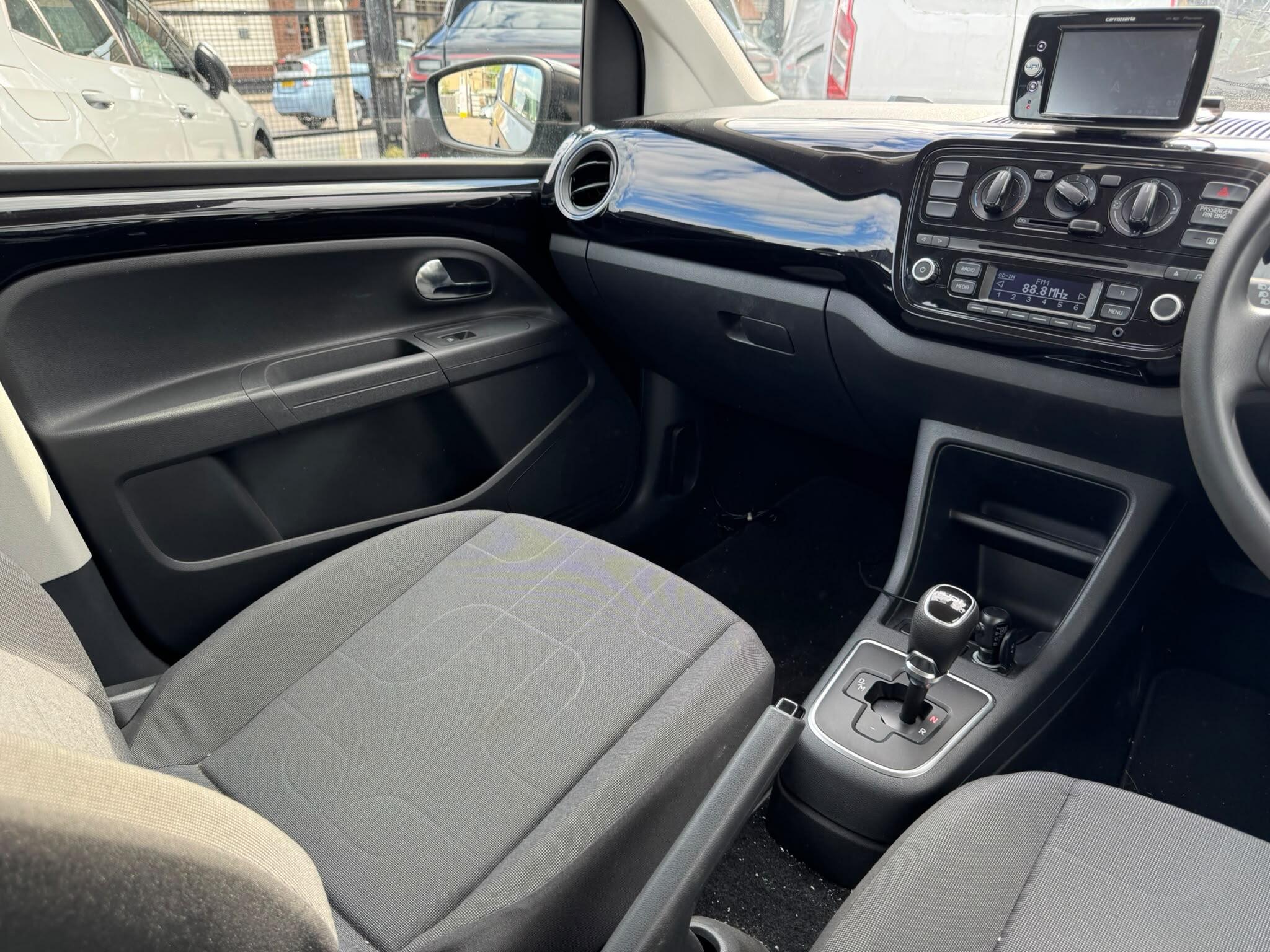 Volkswagen Up! view 37