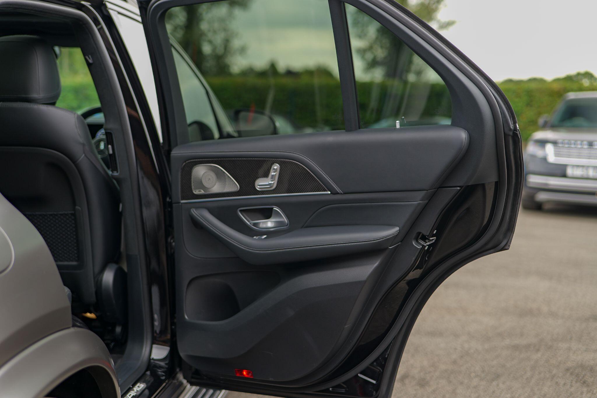Mercedes-Benz Mercedes-Benz GLE view 30