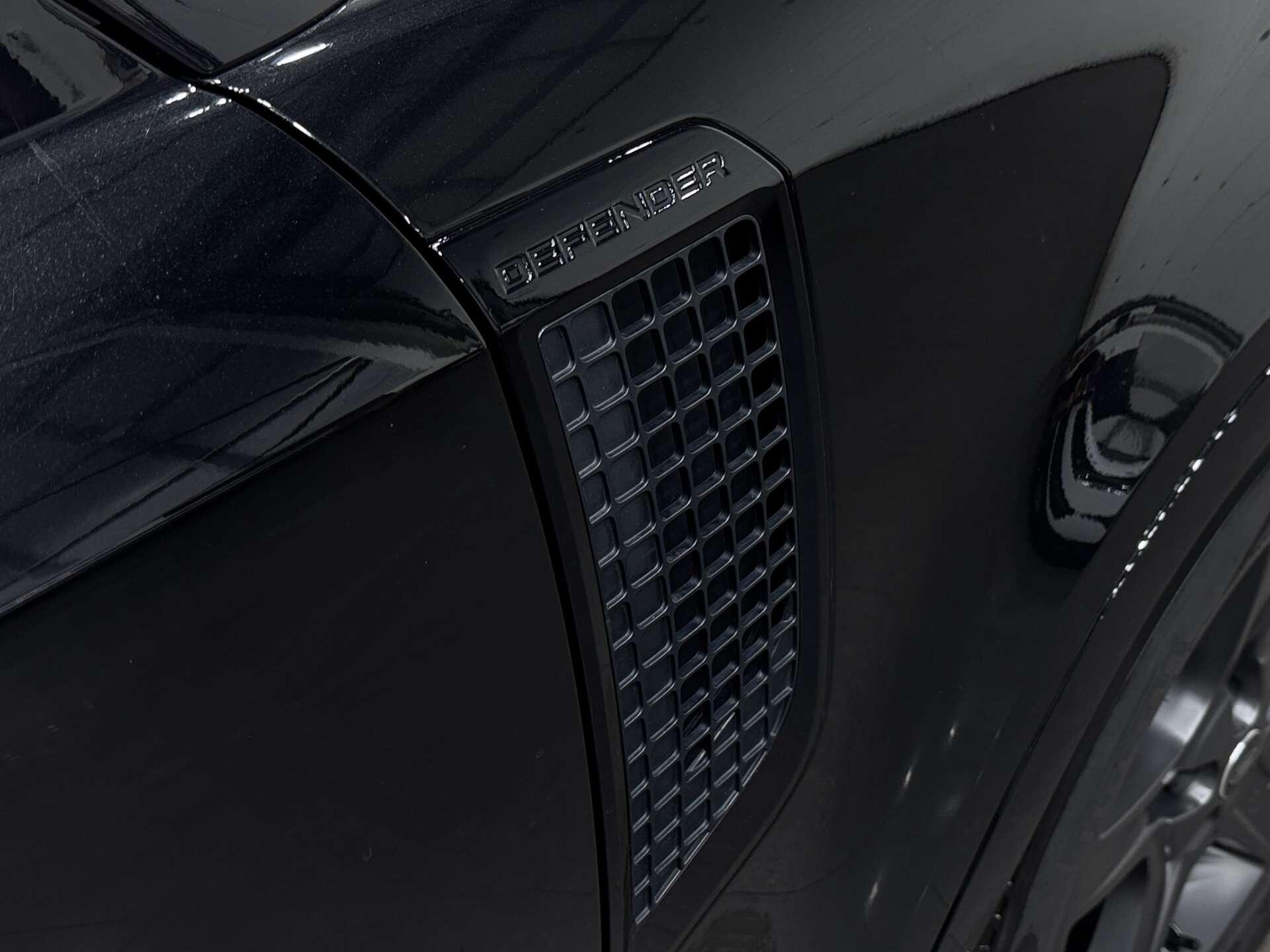 Land Rover Defender view 31