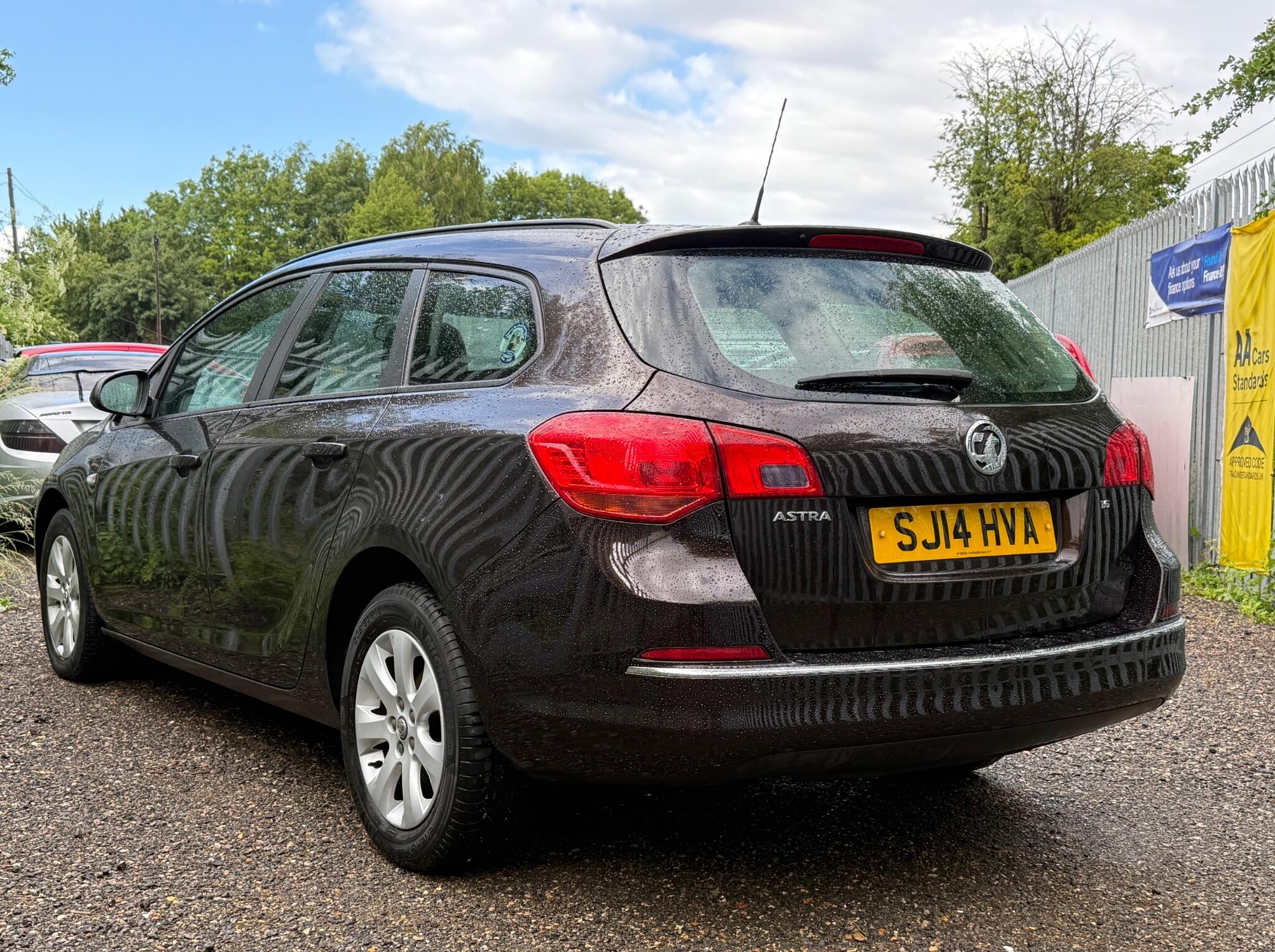 2014 Vauxhall Astra image 4