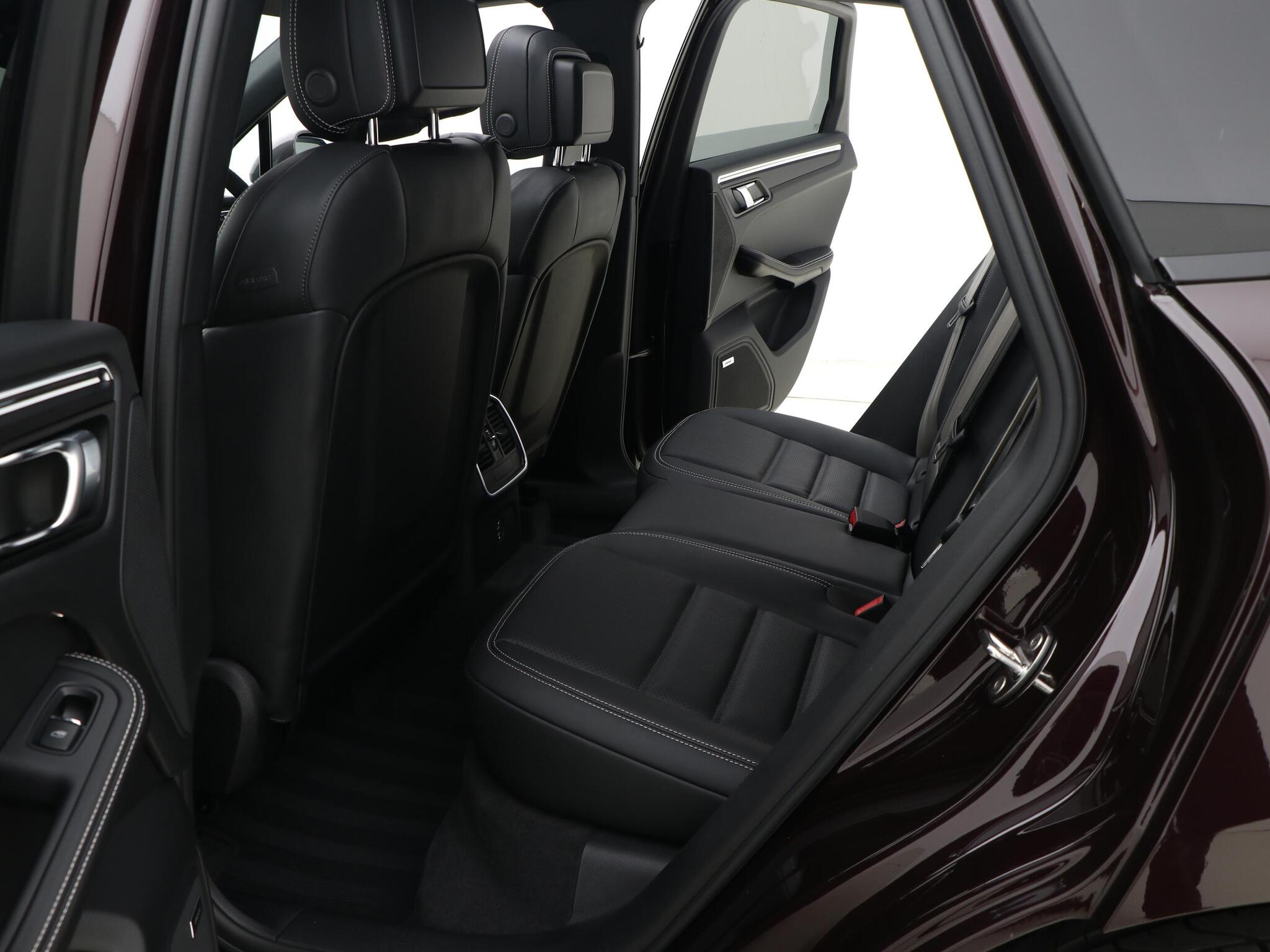 Porsche Macan view 29