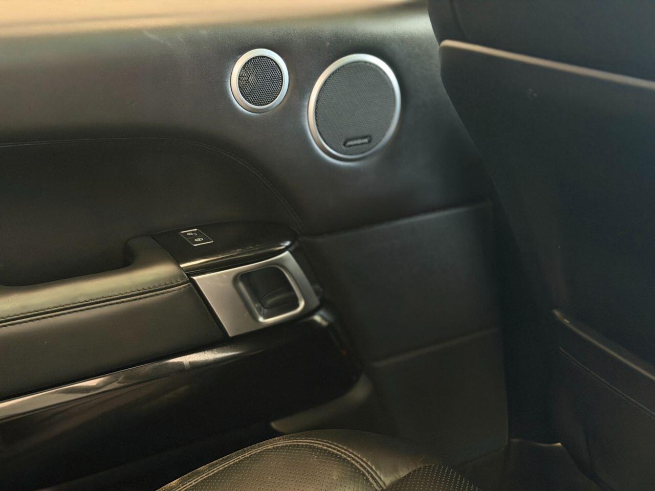 Land Rover Range Rover view 32