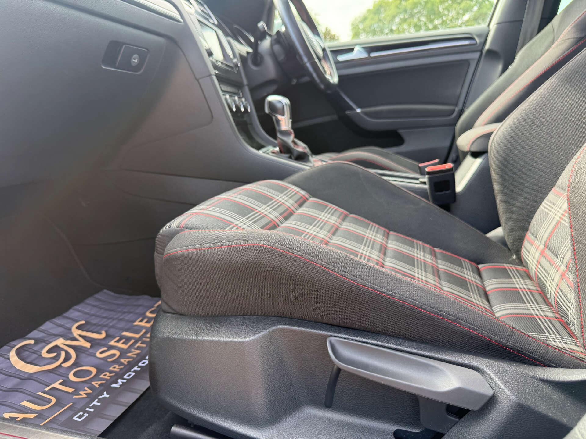 Volkswagen Golf view 86