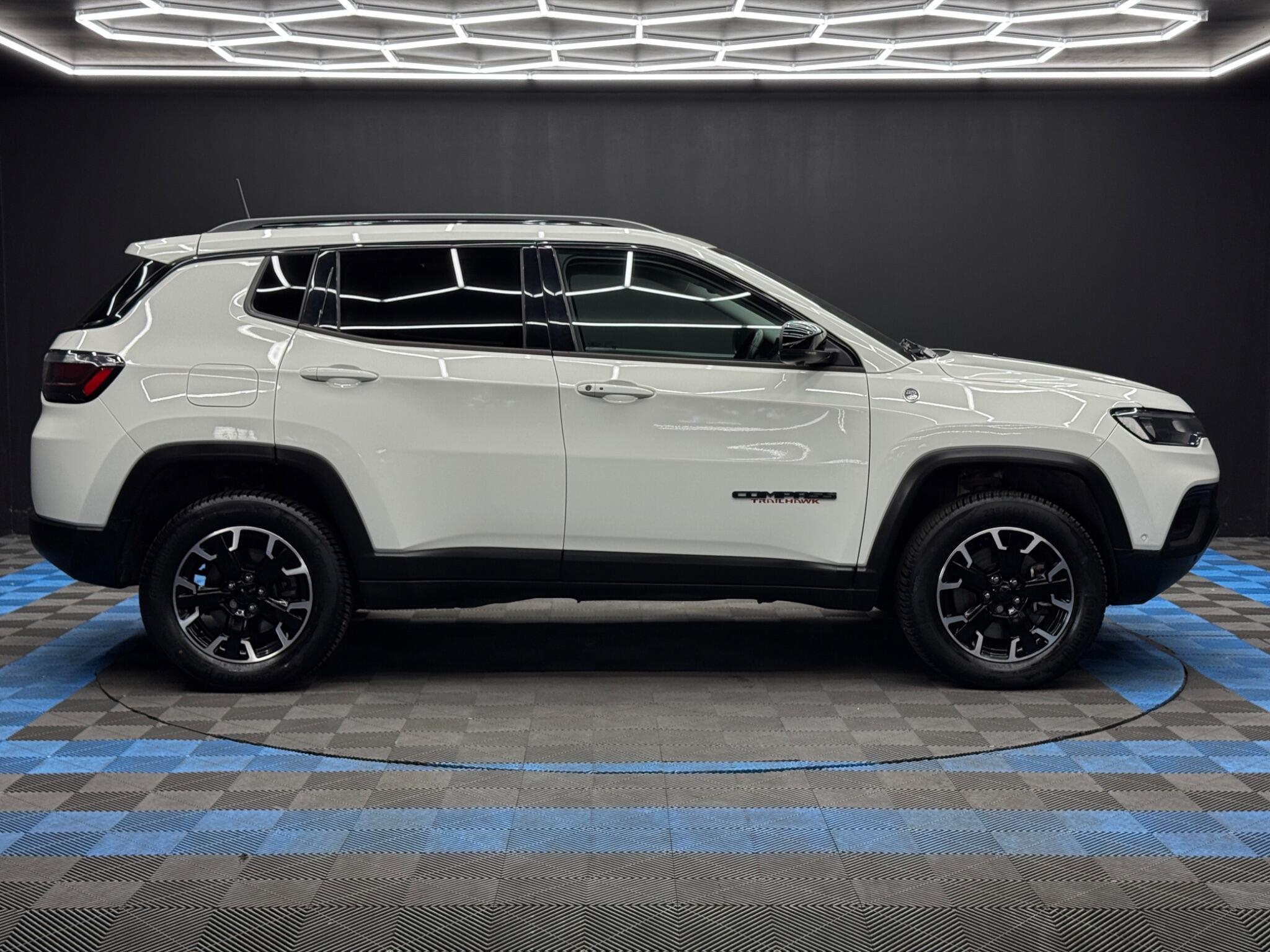Jeep Compass view 4