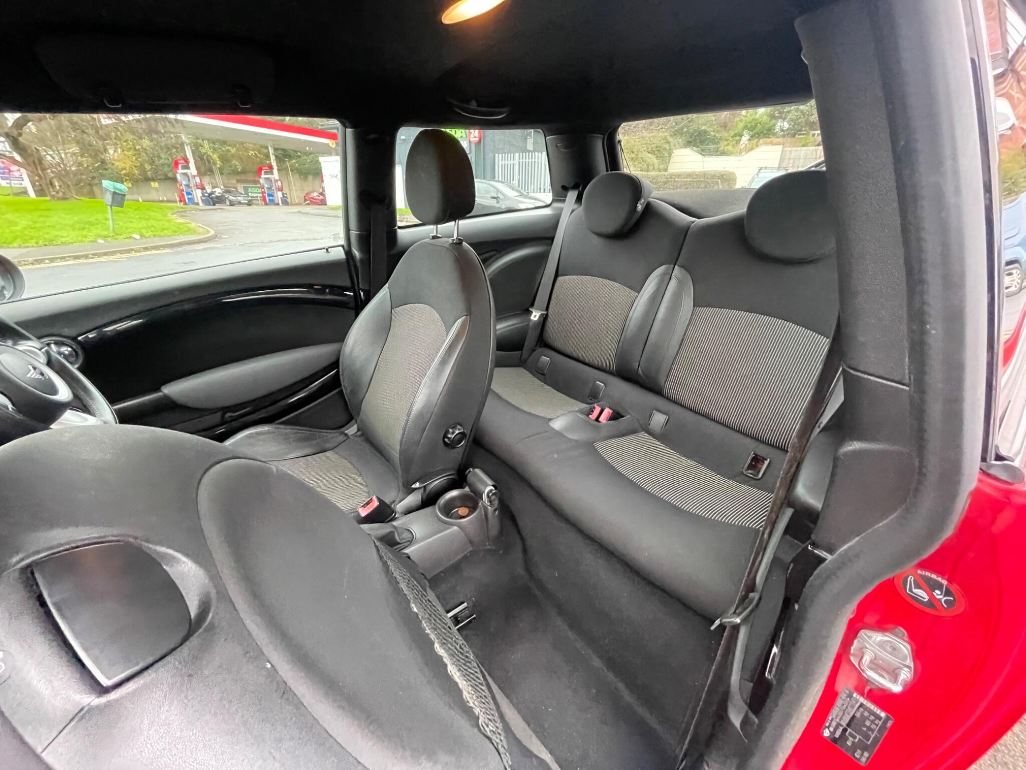 2007 MINI Hatch image 24