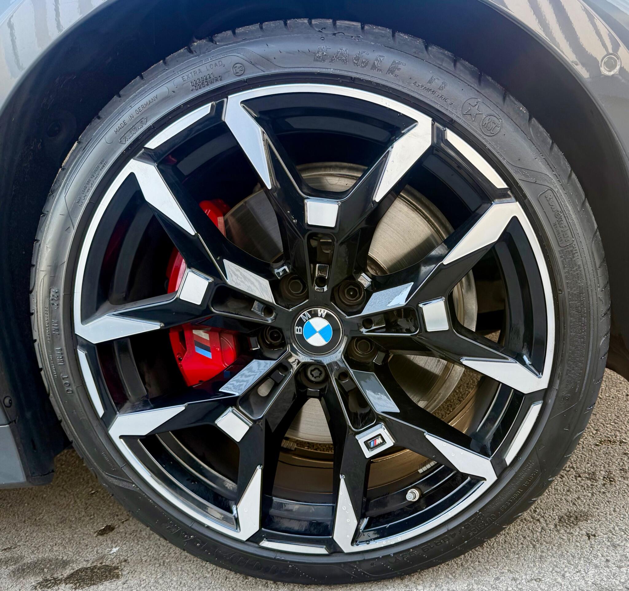 BMW 3 Series view 22