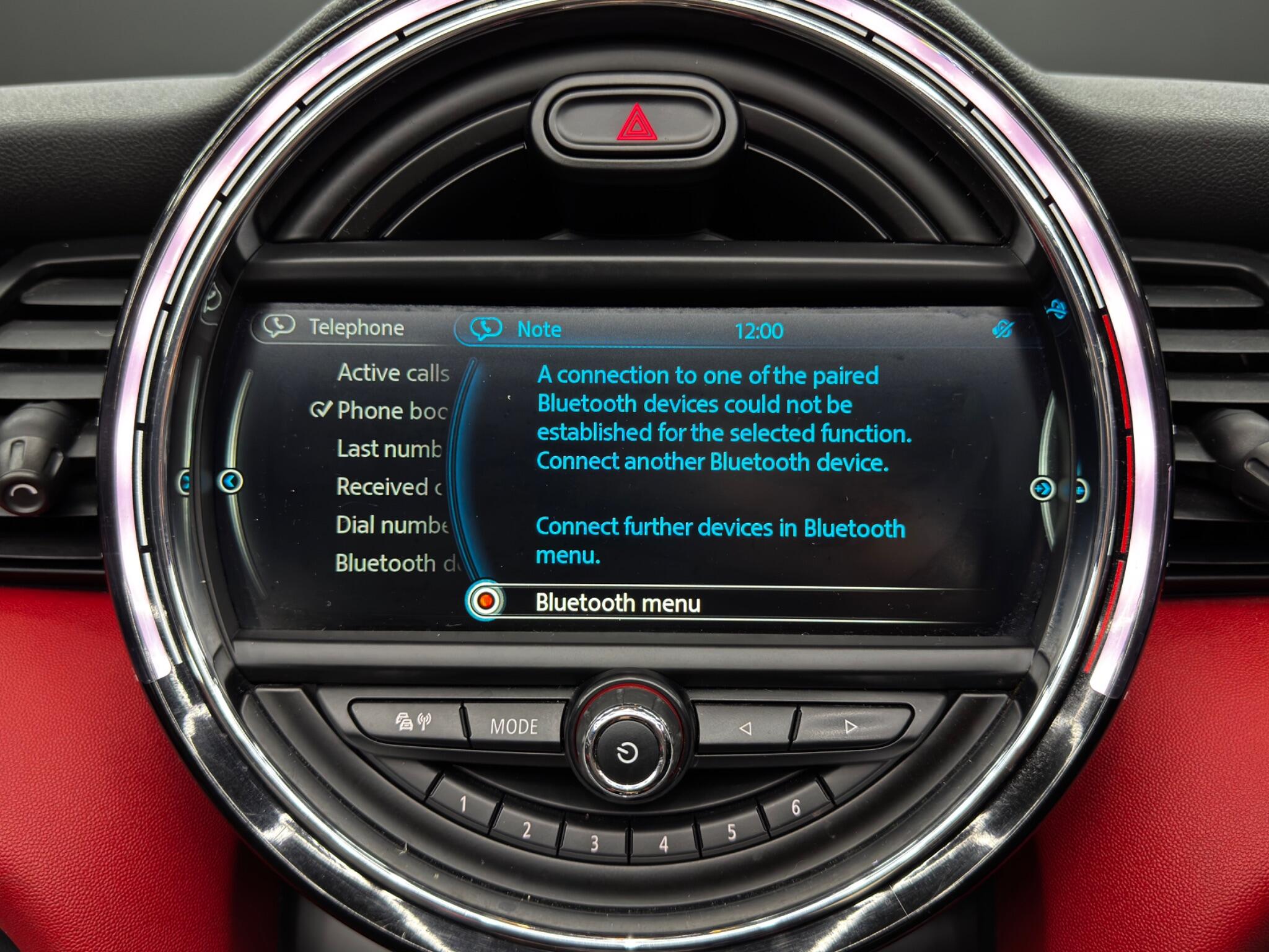 Mini Convertible view 30