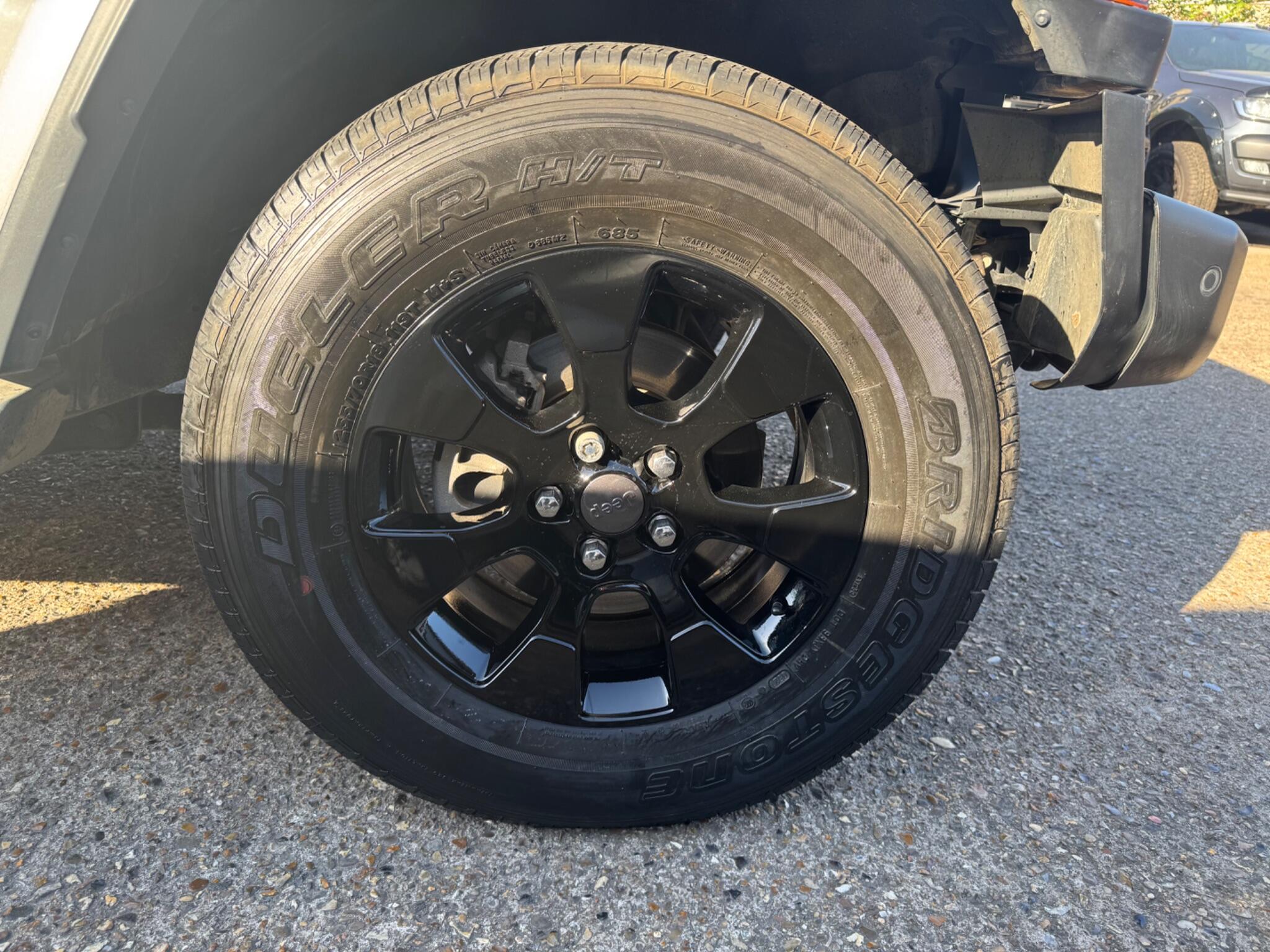 Jeep Wrangler view 26