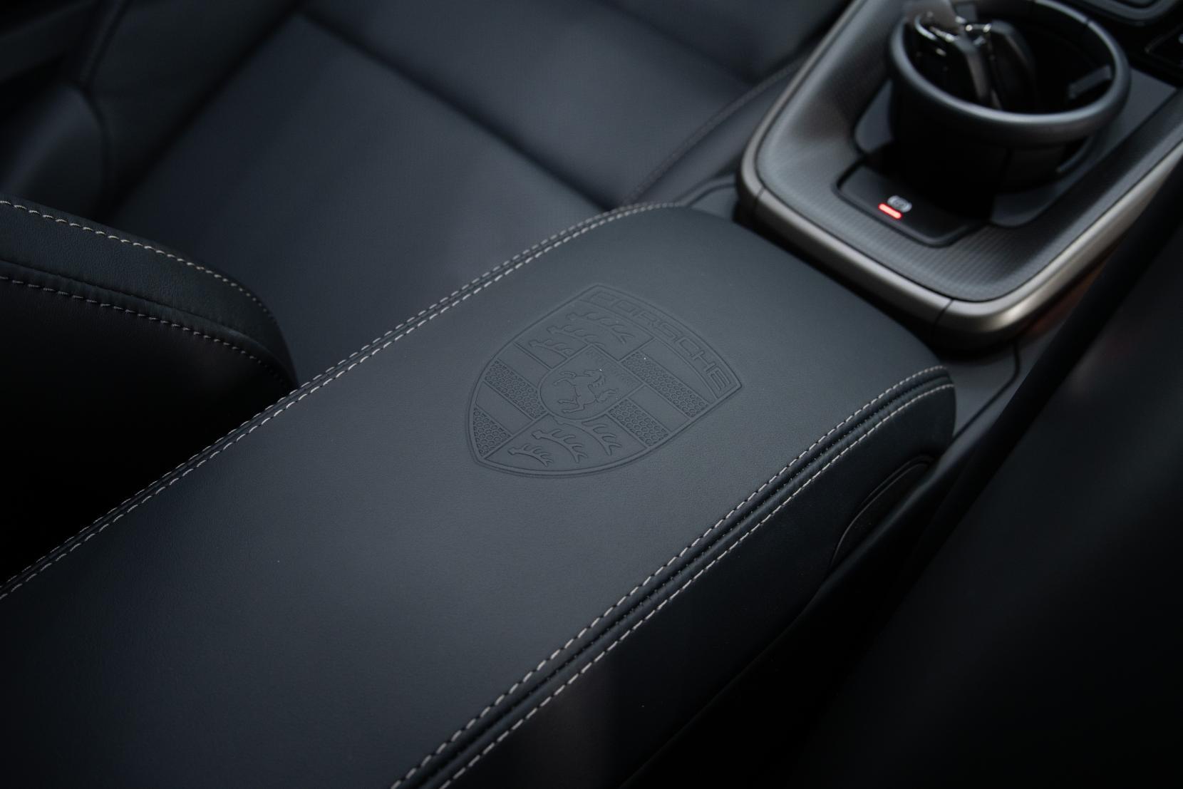 Porsche 911 view 21
