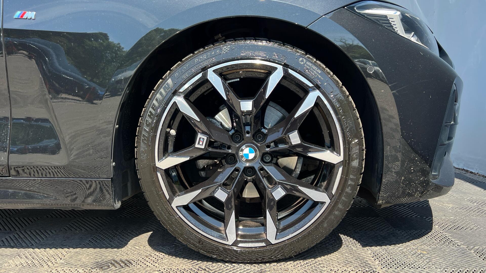 BMW 4 Series view 14