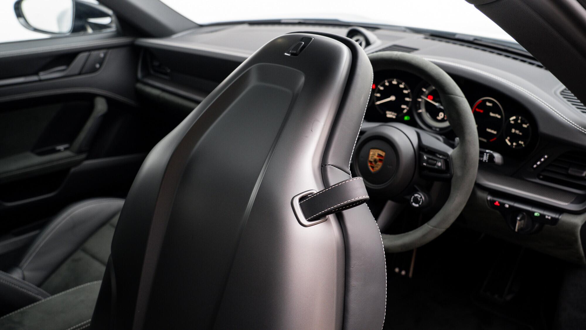 Porsche 911 view 19