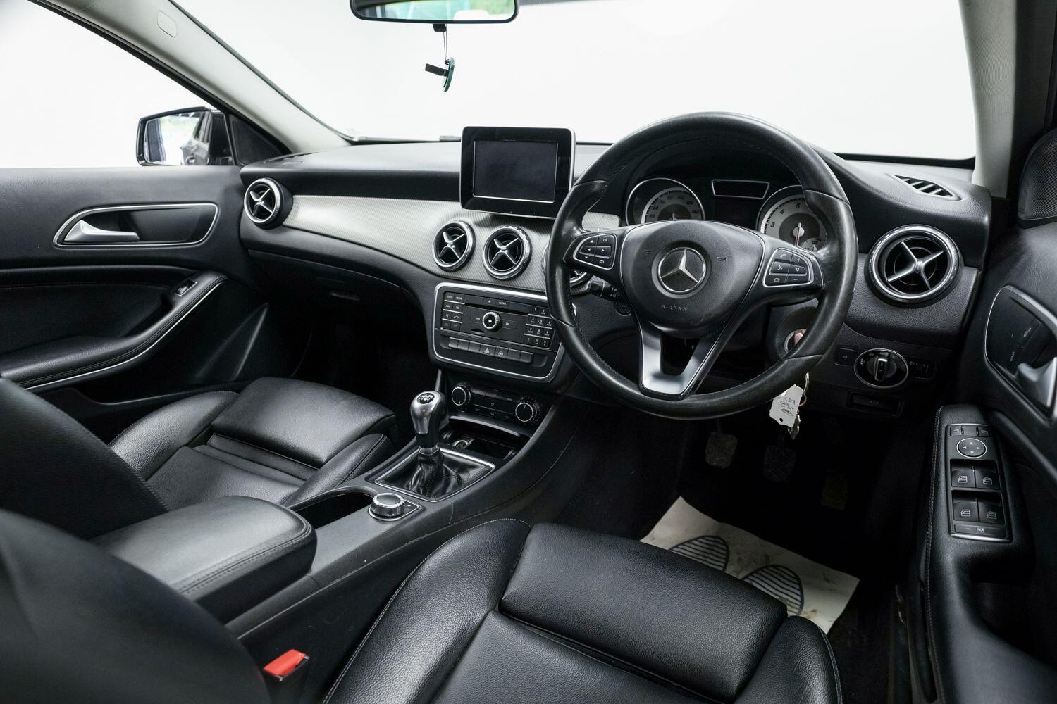Mercedes-Benz Gla view 10