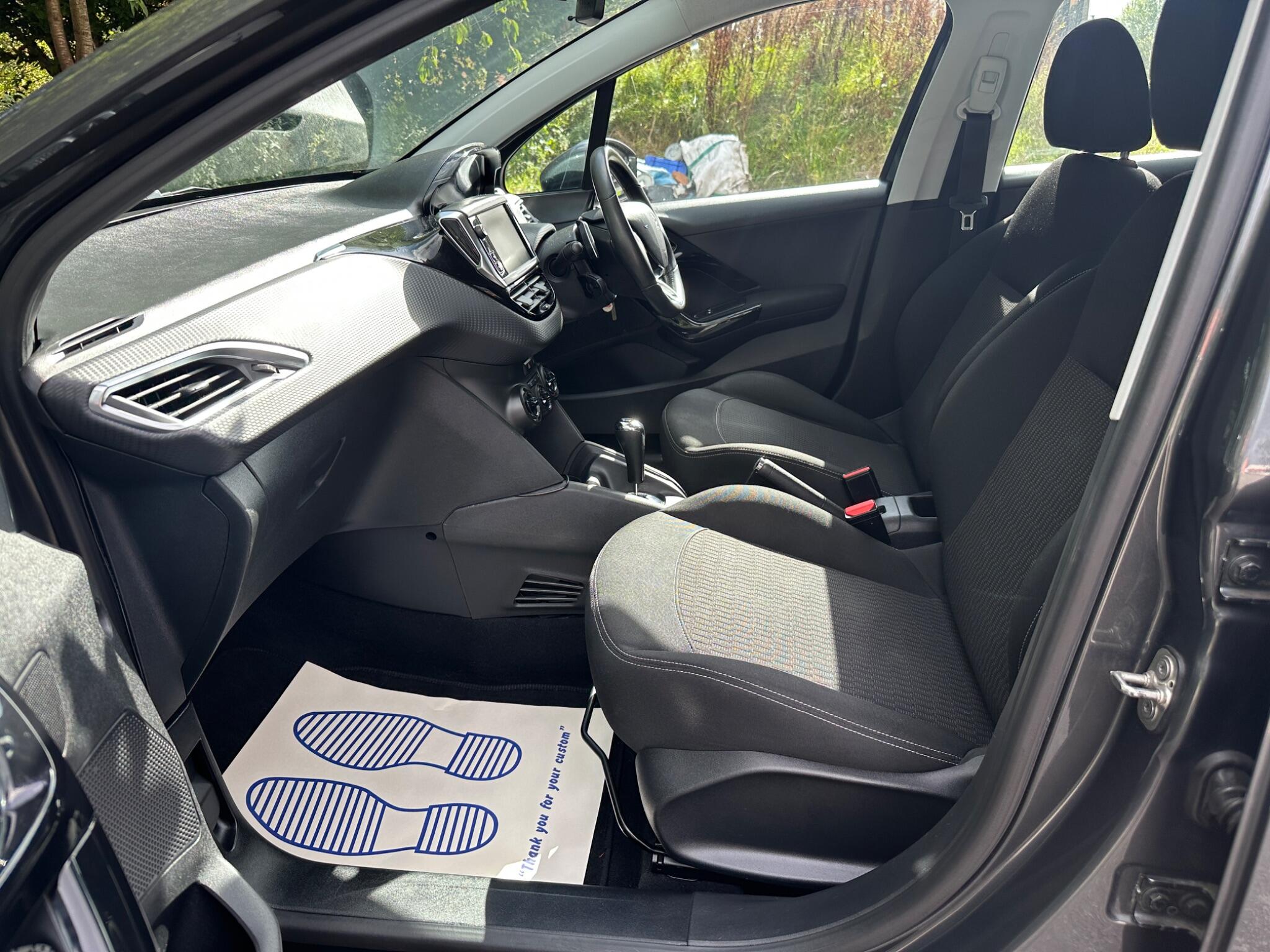 Peugeot 208 view 16