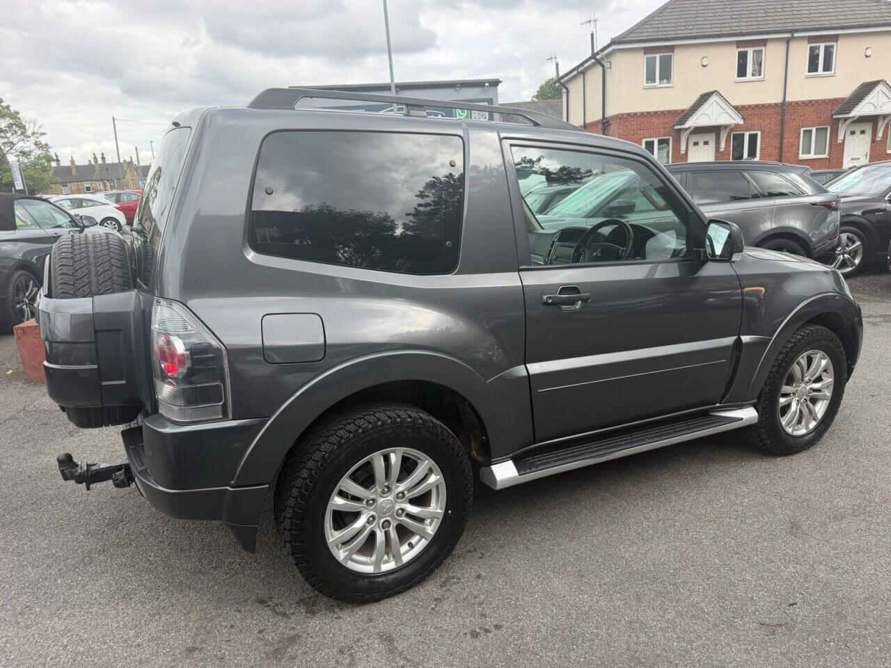 Mitsubishi Shogun view 24